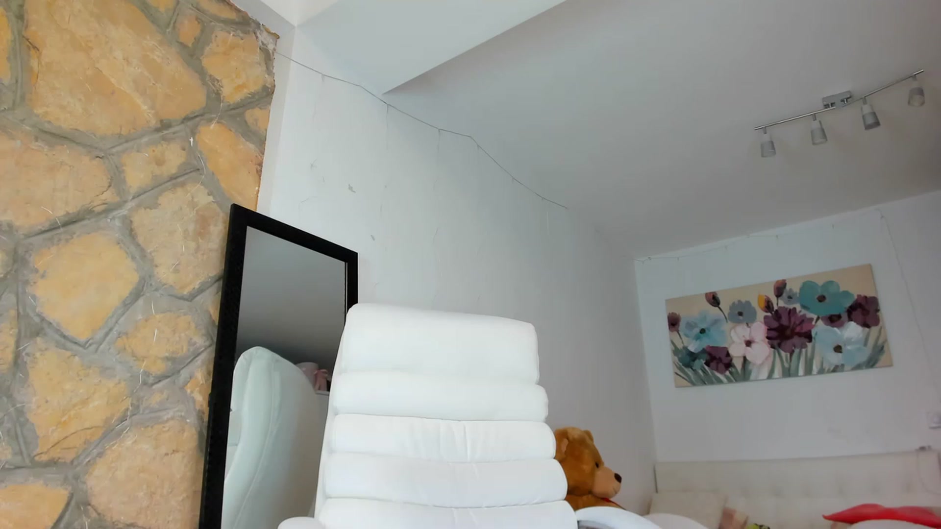Gallery image thumbnail from AnnasCloset's myfreecams stream on, 05/31/2023, 01:42 image 17 of 20