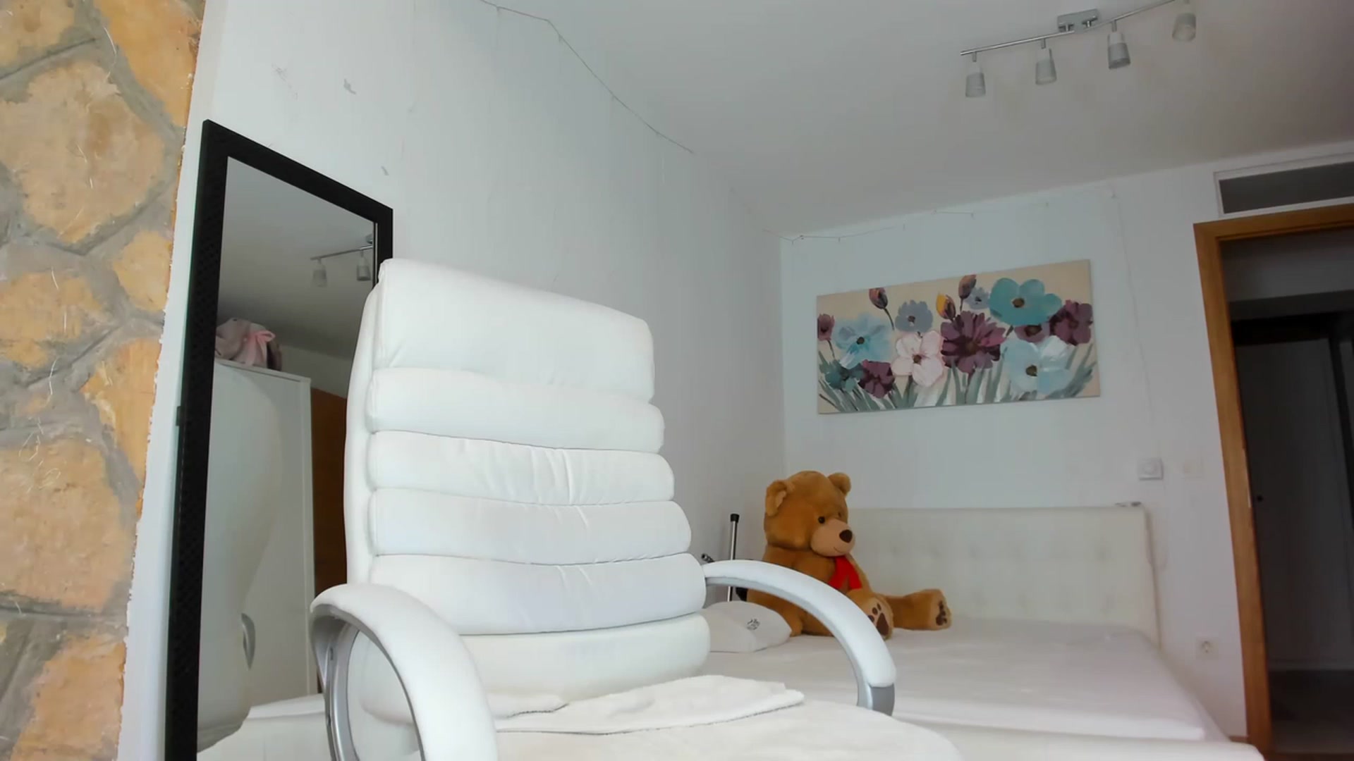 Gallery image thumbnail from AnnasCloset's myfreecams stream on, 06/17/2023, 02:03 image 4 of 20