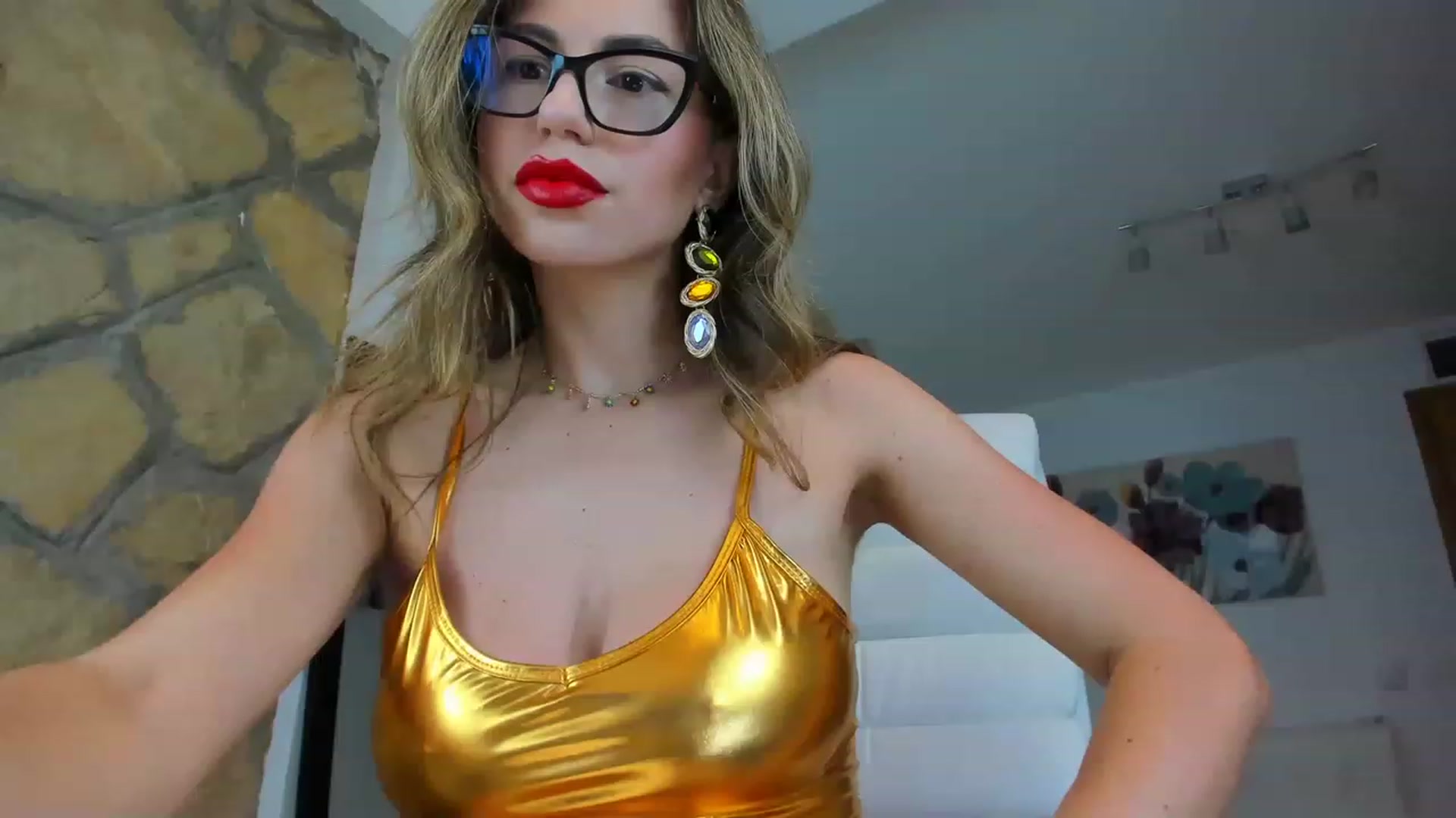 Gallery image thumbnail from AnnasCloset's myfreecams stream on, 06/19/2023, 23:40 image 9 of 20
