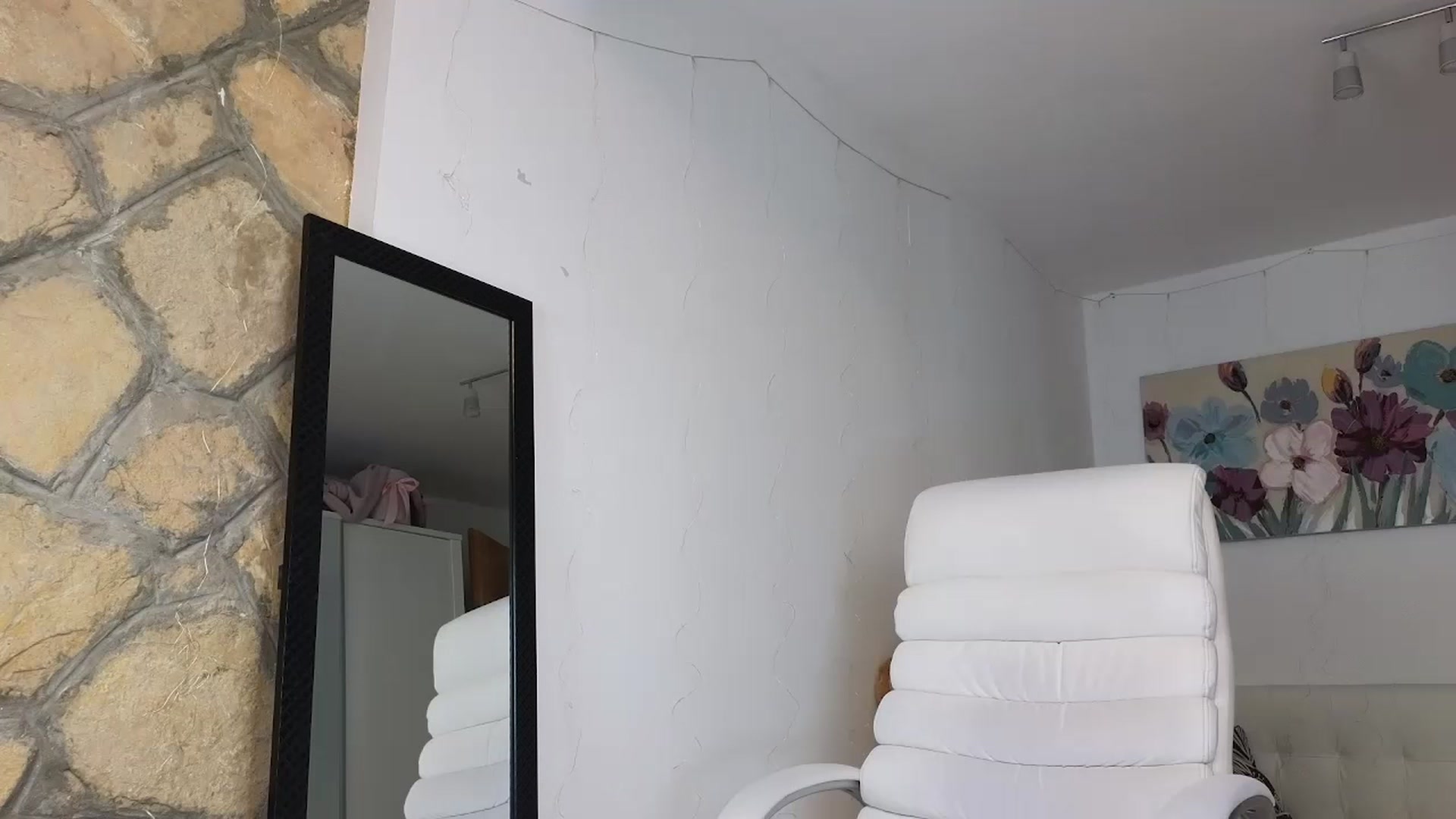 Gallery image thumbnail from AnnasCloset's myfreecams stream on, 07/18/2023, 24:01 image 5 of 20