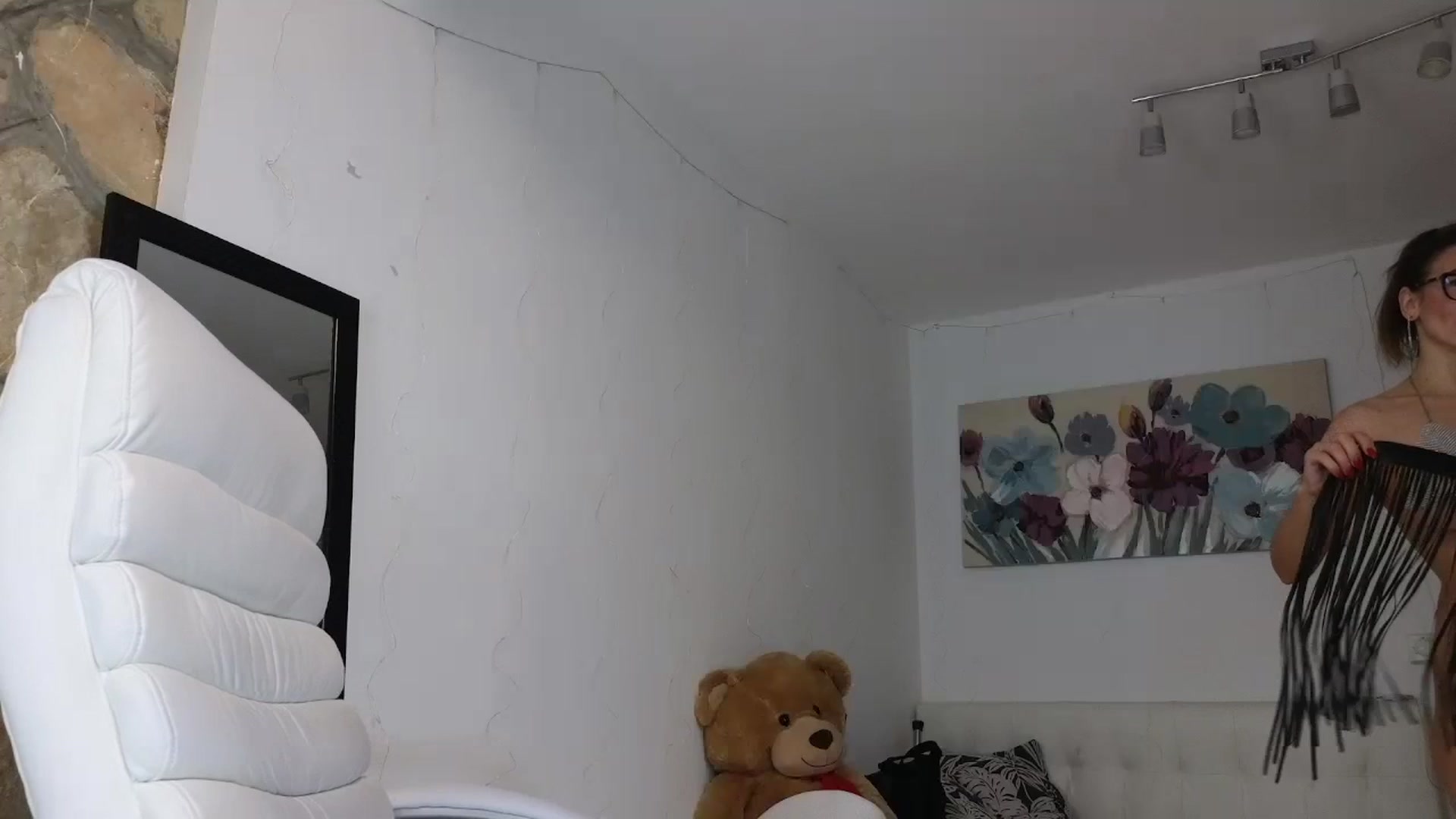Gallery image thumbnail from AnnasCloset's myfreecams stream on, 07/18/2023, 24:21 image 13 of 20