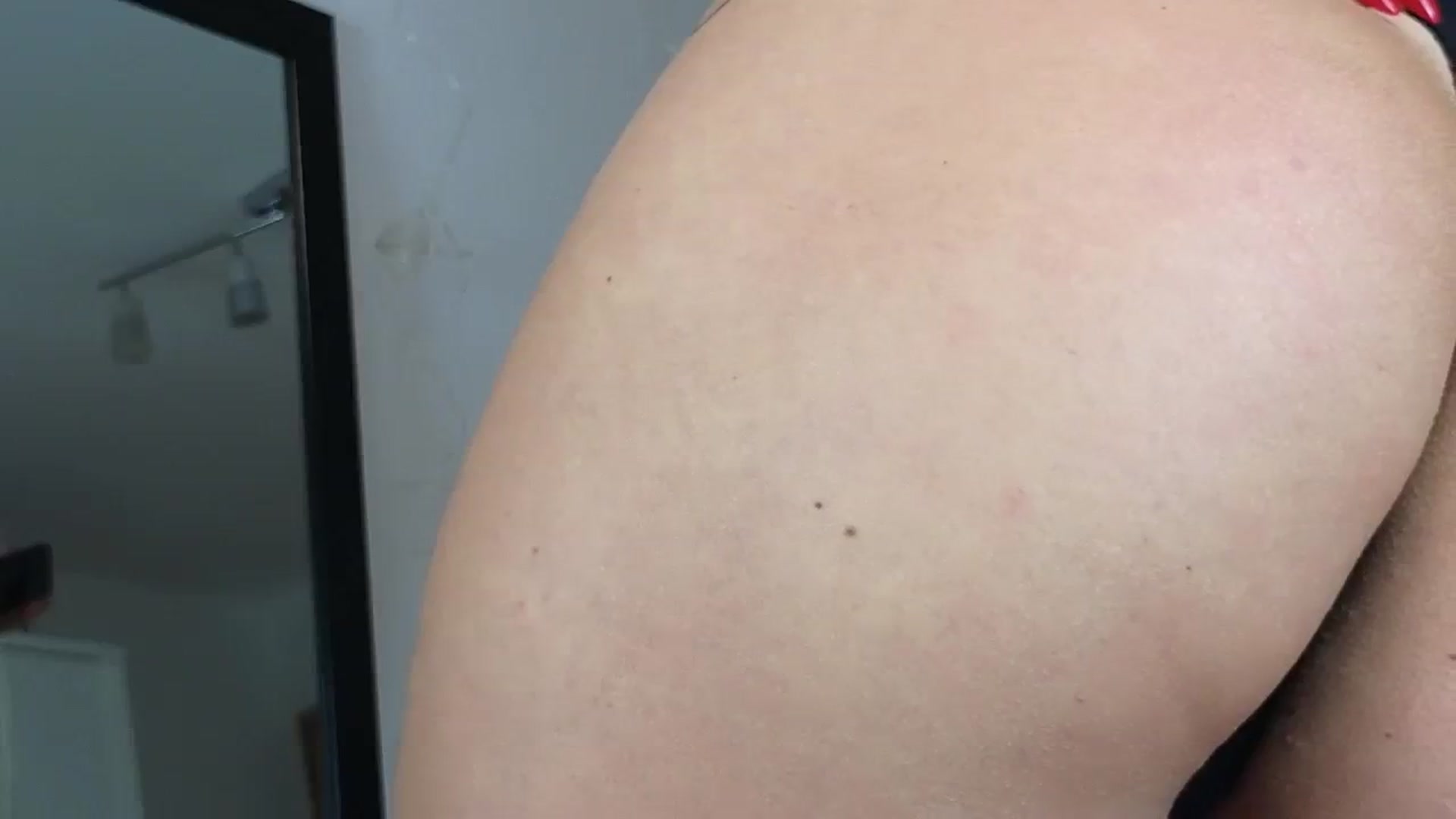 Gallery image thumbnail from AnnasCloset's myfreecams stream on, 08/15/2023, 21:15 image 13 of 20