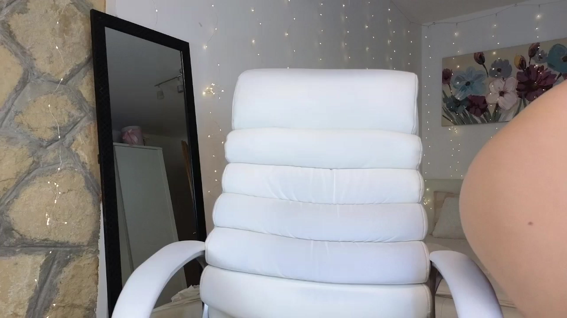 Gallery image thumbnail from AnnasCloset's myfreecams stream on, 08/21/2023, 24:32 image 10 of 20