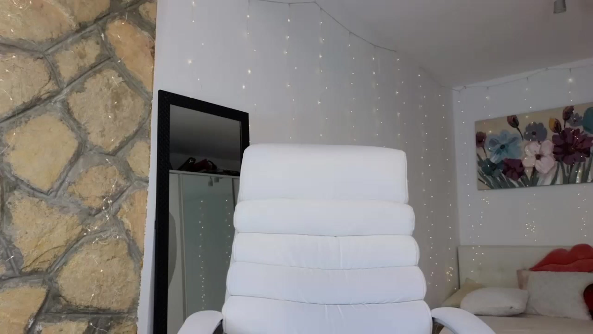 Gallery image thumbnail from AnnasCloset's myfreecams stream on, 10/18/2023, 02:16 image 18 of 20