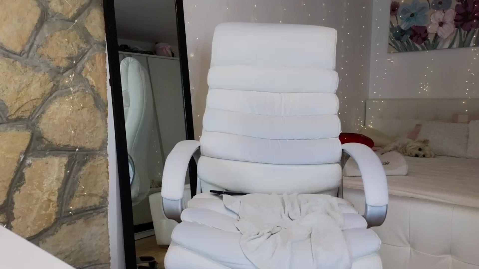Gallery image thumbnail from AnnasCloset's myfreecams stream on, 11/06/2023, 24:59 image 13 of 20