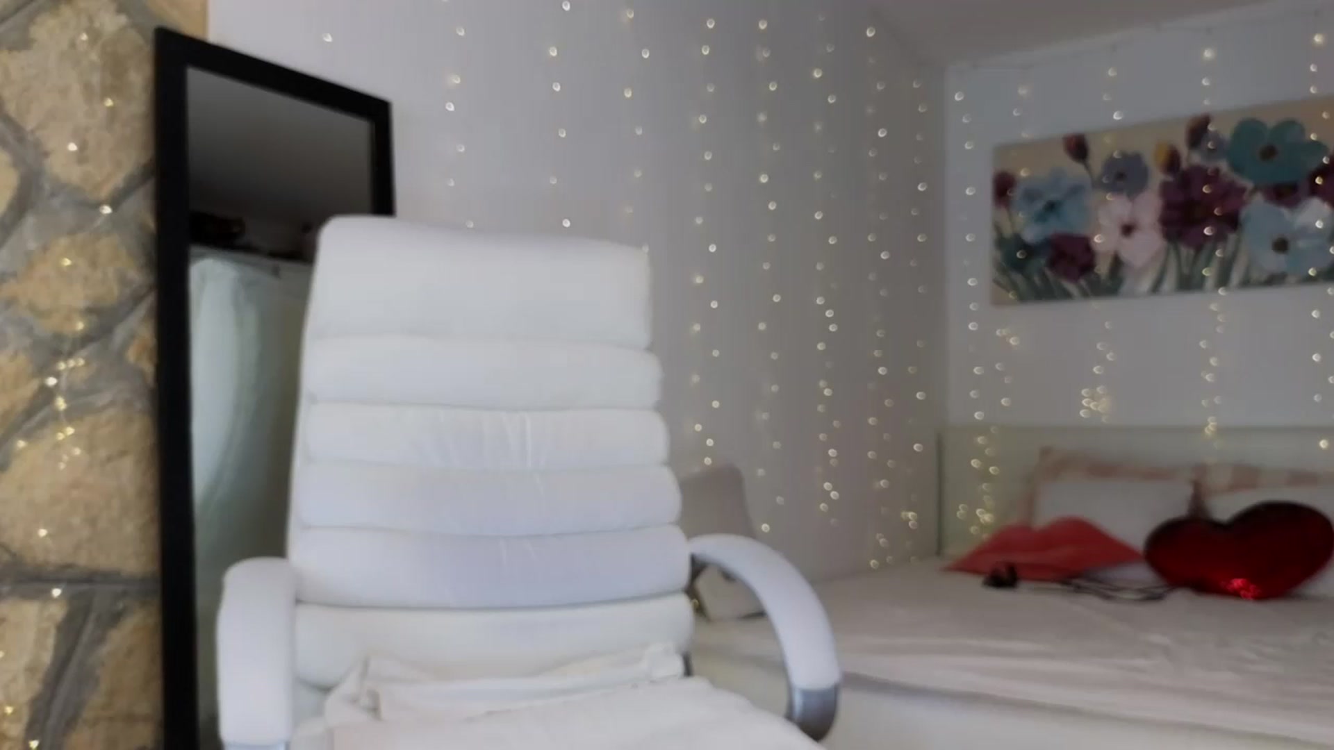 Gallery image thumbnail from AnnasCloset's myfreecams stream on, 11/22/2023, 01:10 image 15 of 20