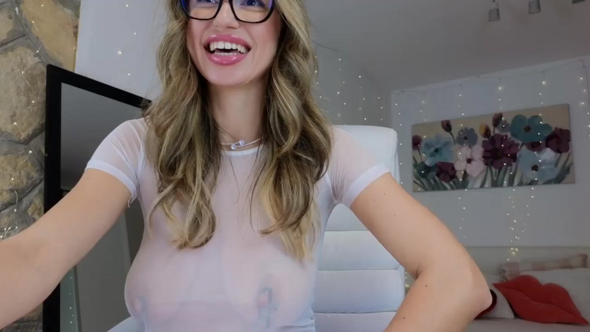 Gallery image thumbnail from AnnasCloset's myfreecams stream on, 12/19/2023, 02:12 image 19 of 20