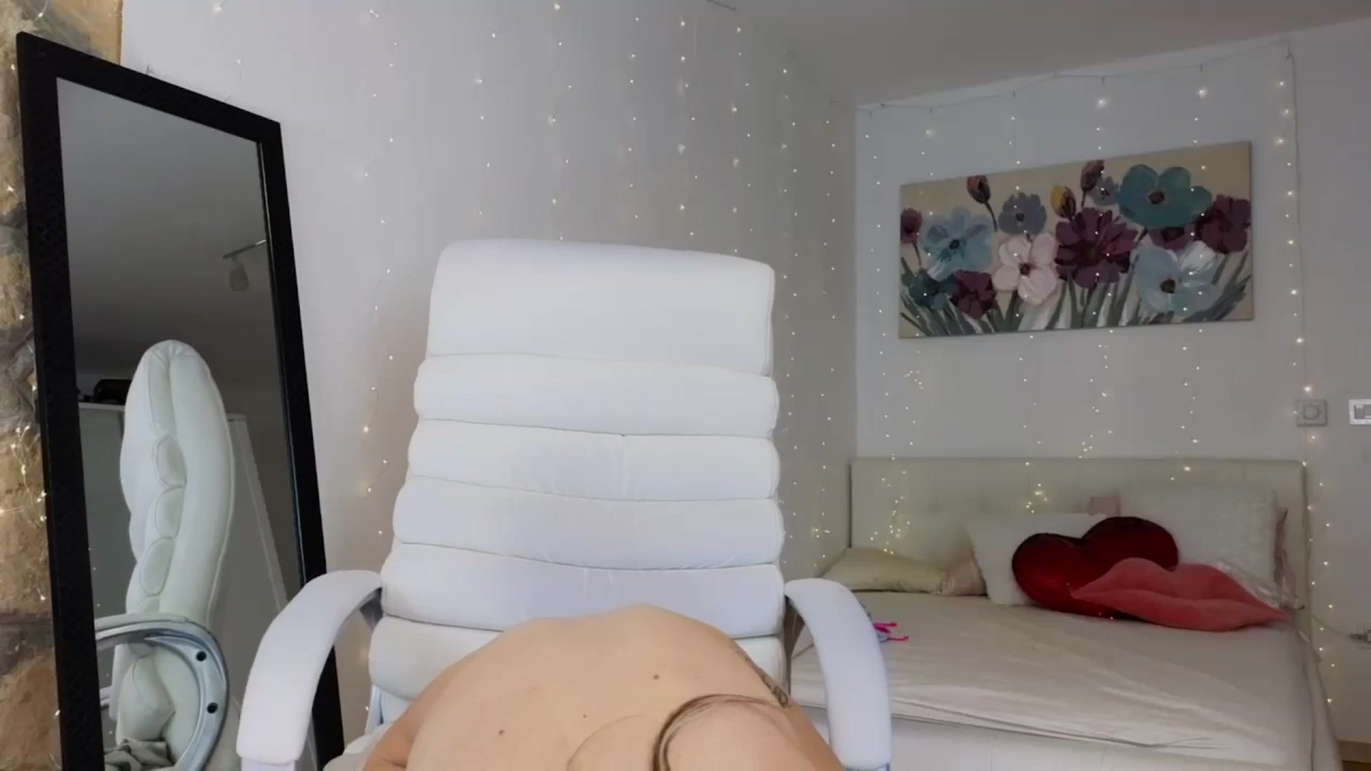 Gallery image thumbnail from AnnasCloset's myfreecams stream on, 01/31/2024, 24:54 image 6 of 20