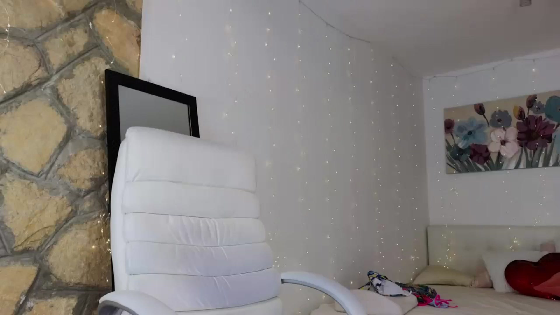 Gallery image thumbnail from AnnasCloset's myfreecams stream on, 01/31/2024, 24:54 image 19 of 20