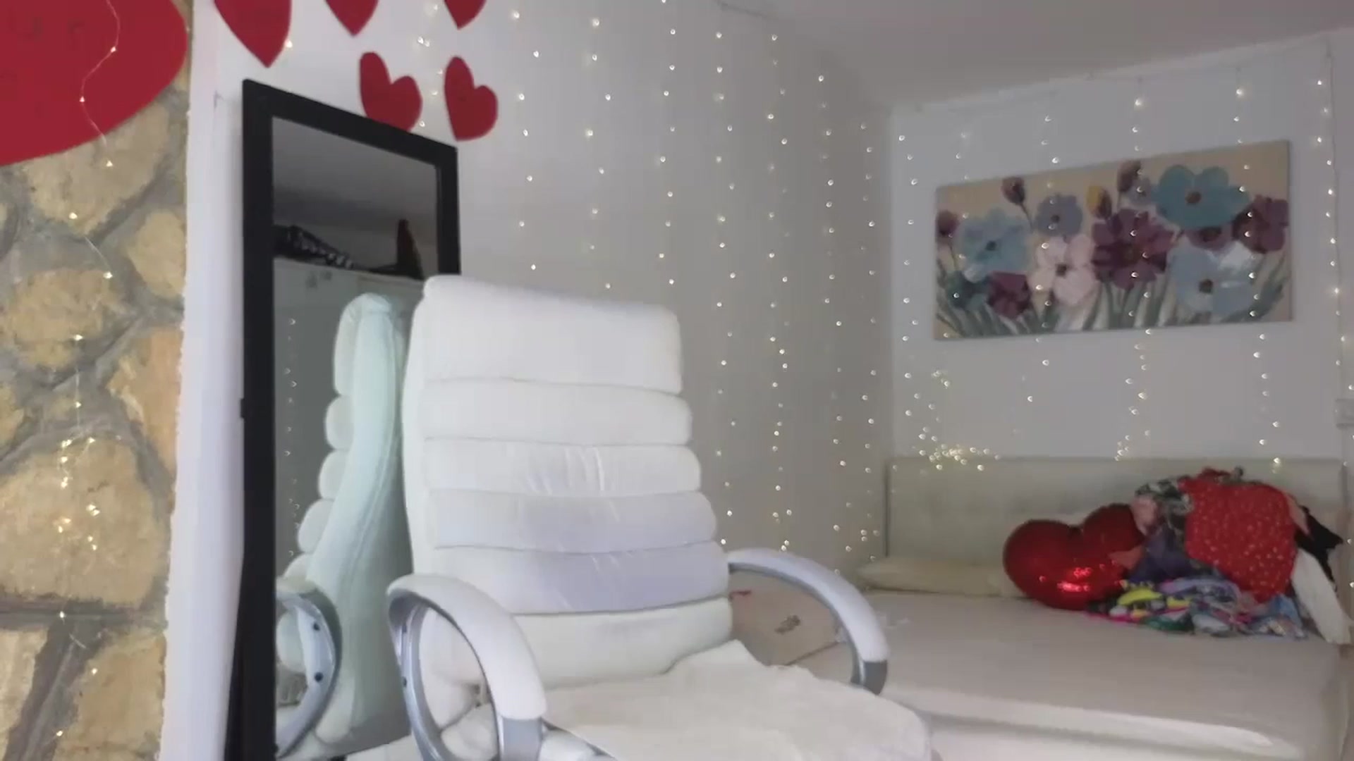 Gallery image thumbnail from AnnasCloset's myfreecams stream on, 02/19/2024, 24:55 image 17 of 20
