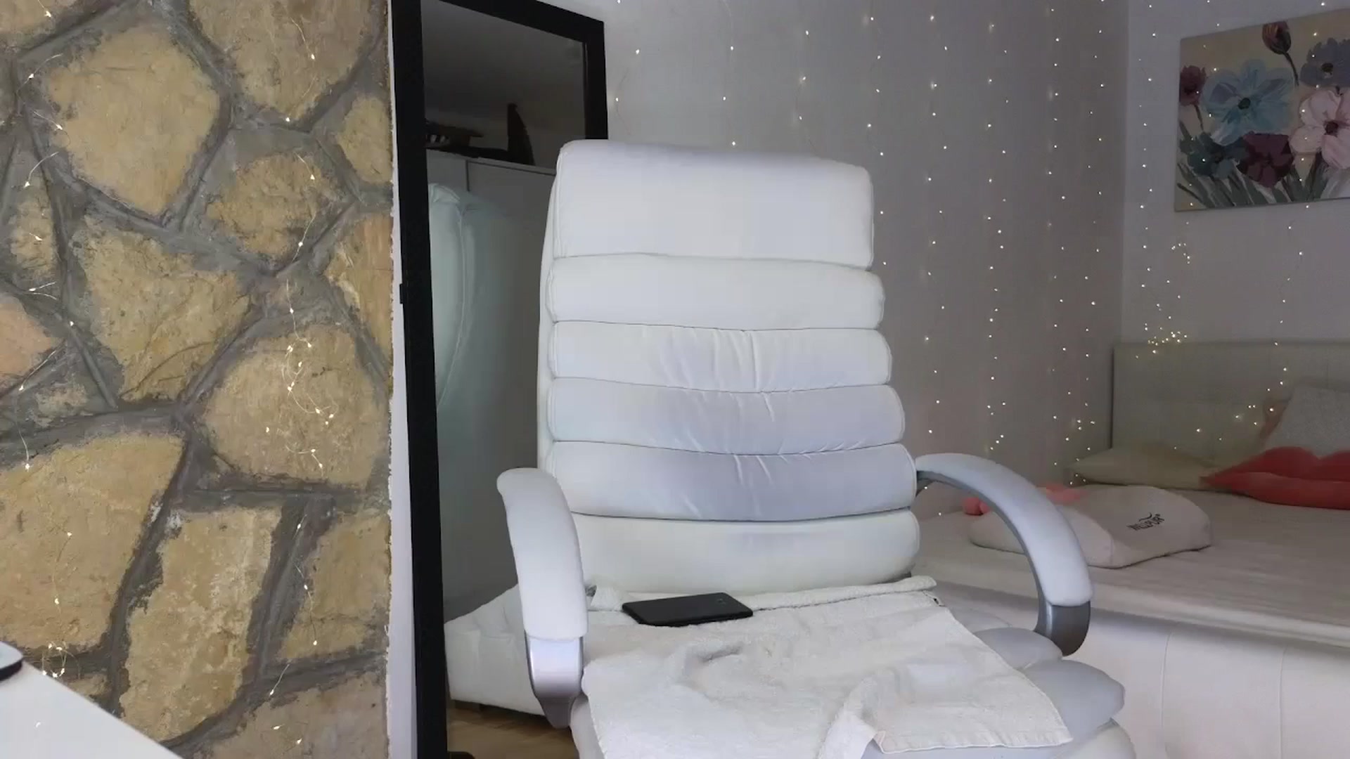 Gallery image thumbnail from AnnasCloset's myfreecams stream on, 04/08/2024, 01:16 image 9 of 20