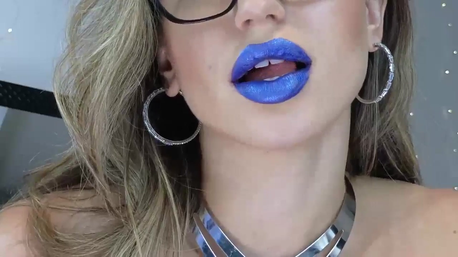 Gallery image thumbnail from AnnasCloset's myfreecams stream on, 04/27/2024, 24:09 image 18 of 20