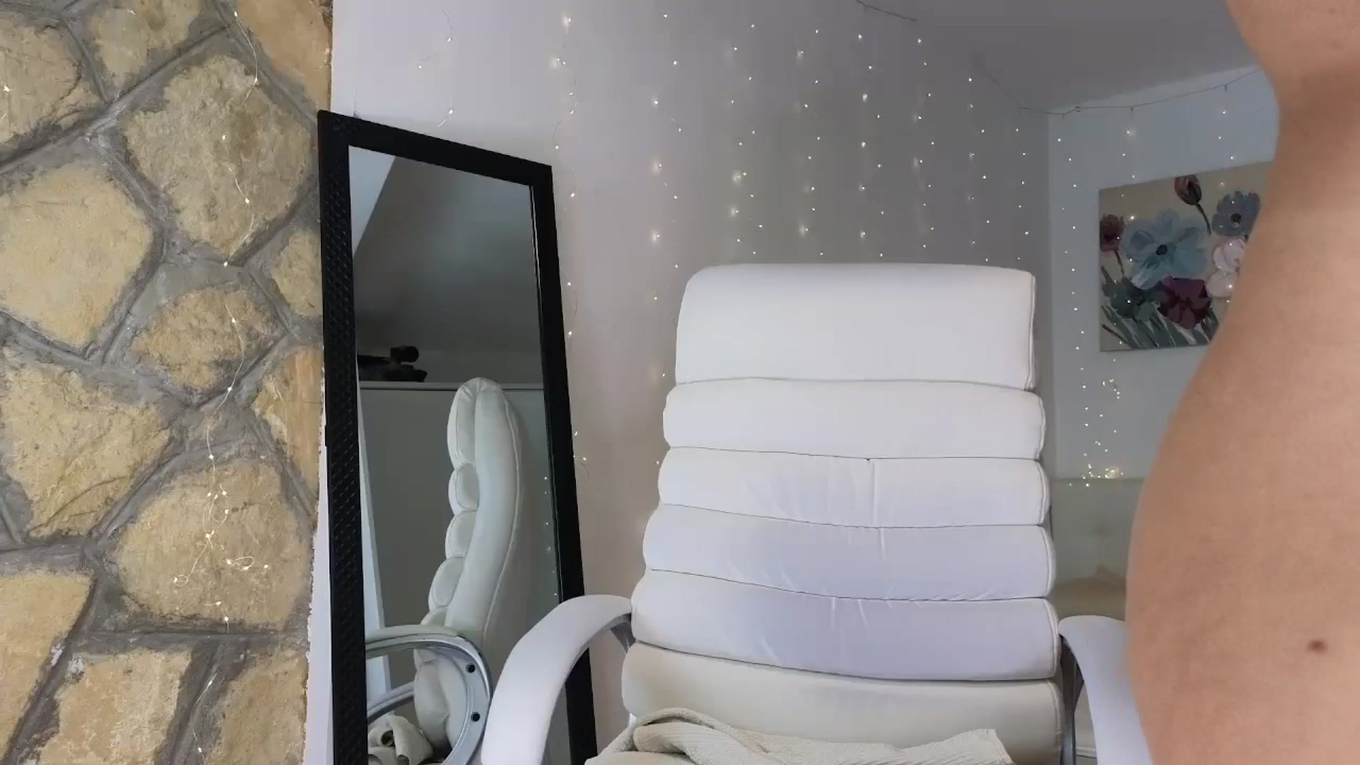 Gallery image thumbnail from AnnasCloset's myfreecams stream on, 05/09/2024, 22:41 image 4 of 20