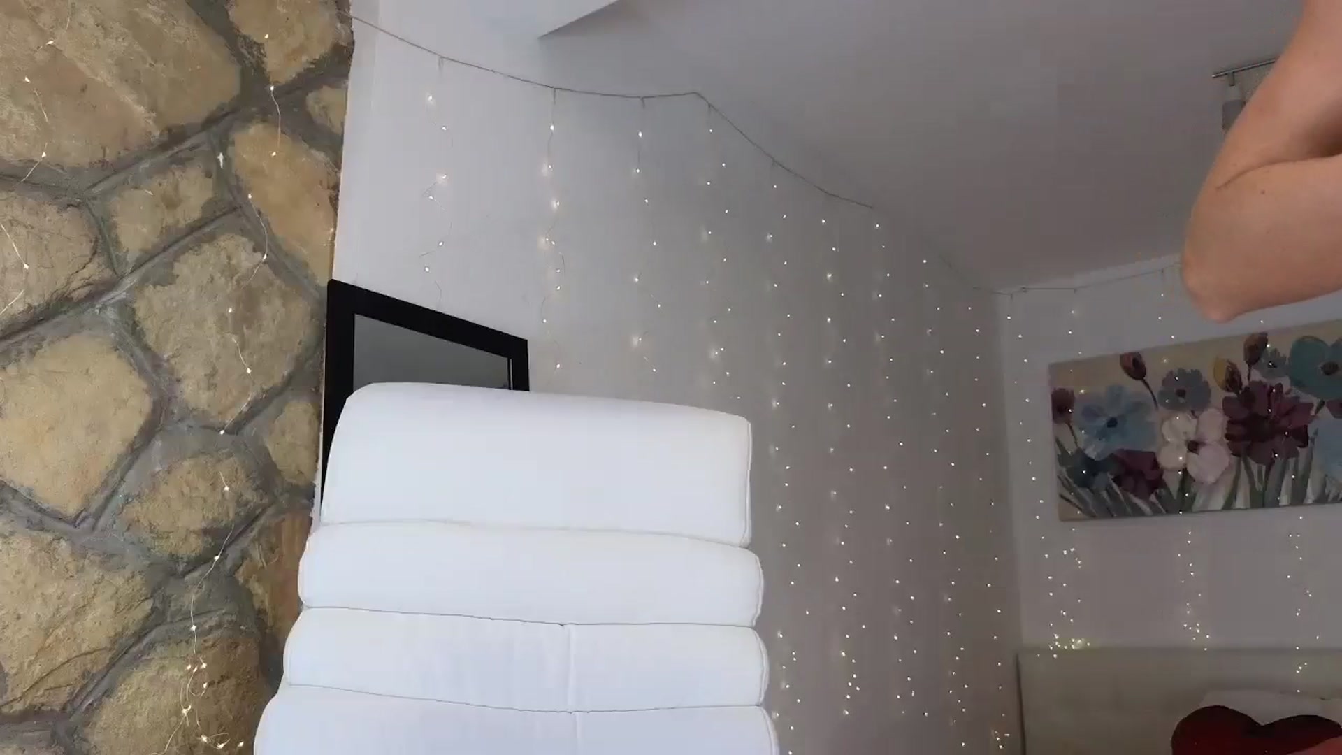 Gallery image thumbnail from AnnasCloset's myfreecams stream on, 05/15/2024, 22:18 image 13 of 20
