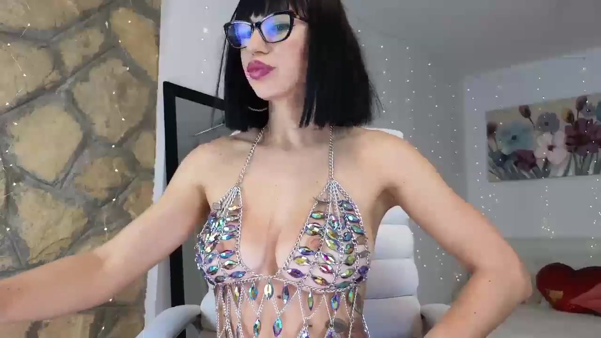 Gallery image thumbnail from AnnasCloset's myfreecams stream on, 05/16/2024, 23:19 image 6 of 20