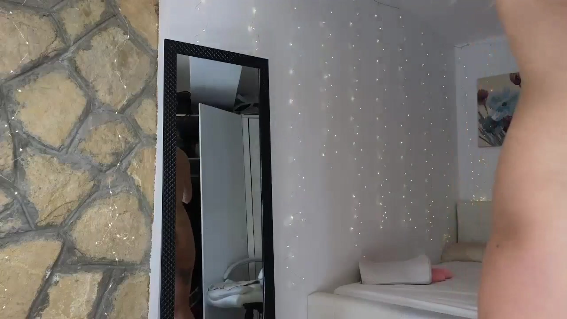 Gallery image thumbnail from AnnasCloset's myfreecams stream on, 05/19/2024, 24:45 image 16 of 20
