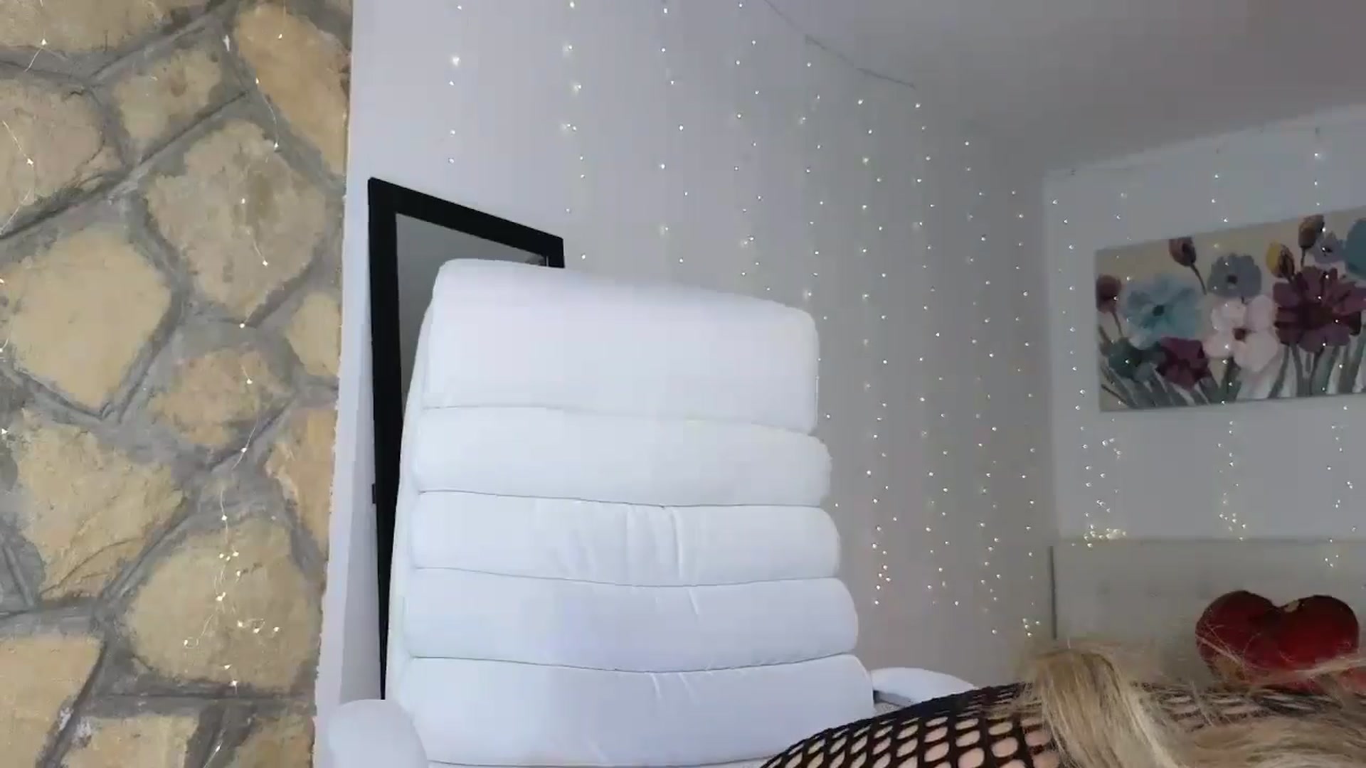 Gallery image thumbnail from AnnasCloset's myfreecams stream on, 05/20/2024, 22:10 image 8 of 20