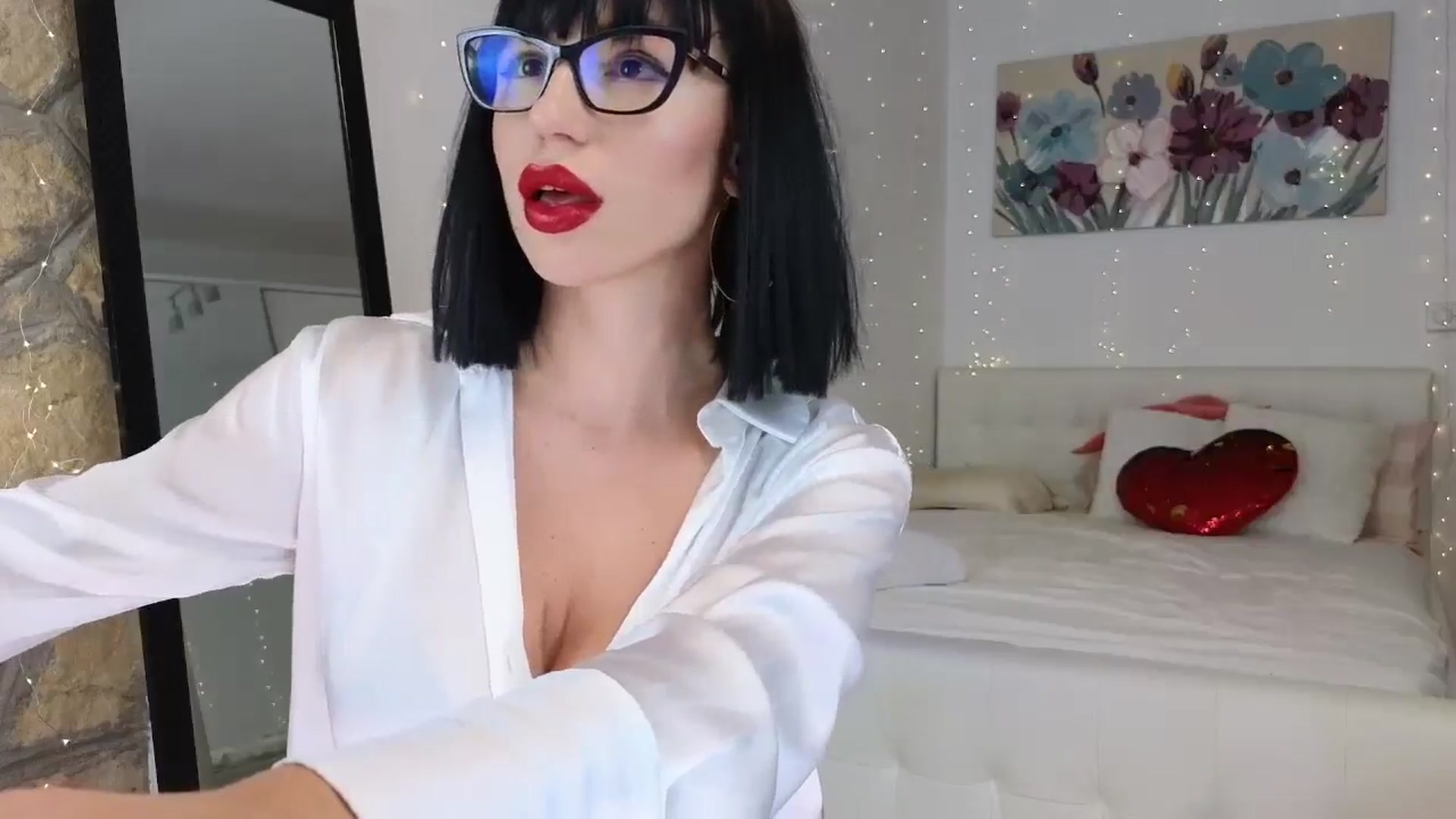 Gallery image thumbnail from AnnasCloset's myfreecams stream on, 05/24/2024, 24:13 image 2 of 20