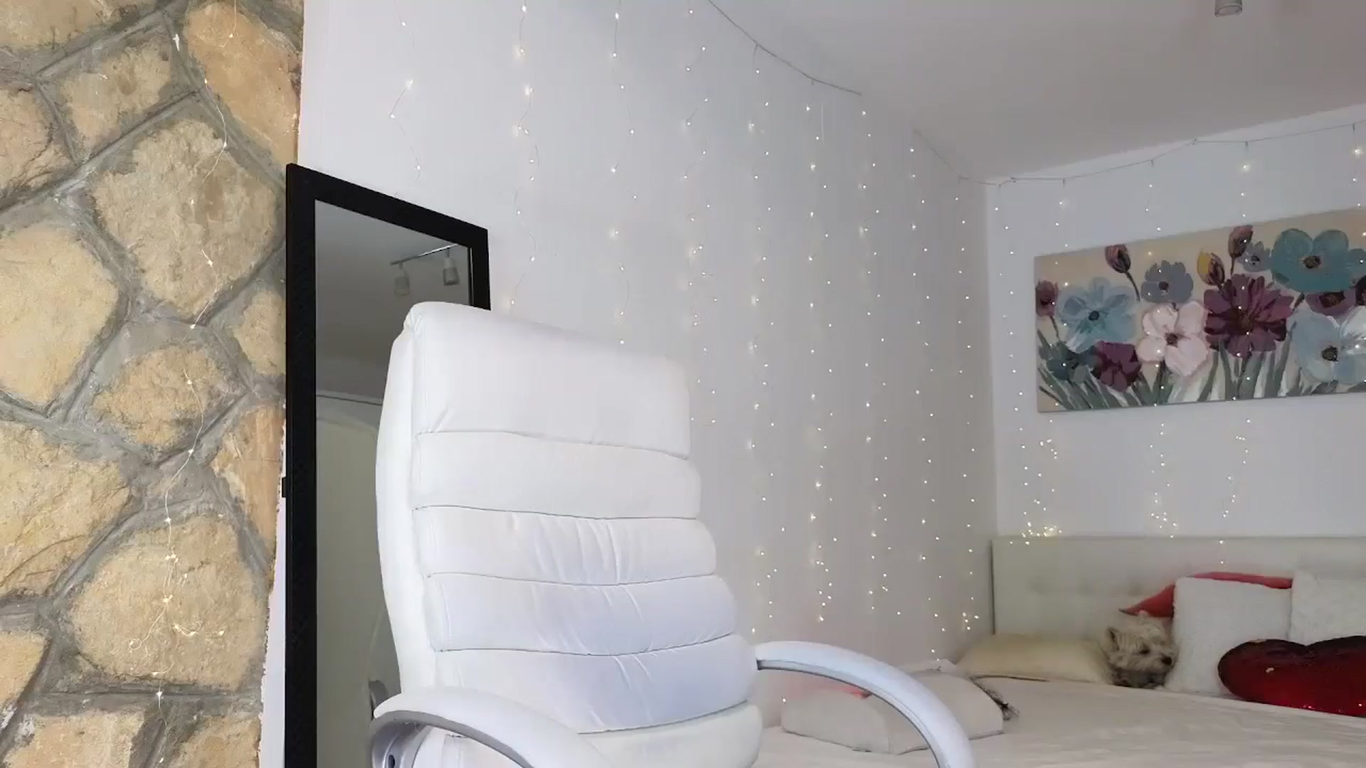 Gallery image thumbnail from AnnasCloset's myfreecams stream on, 05/31/2024, 23:55 image 17 of 20
