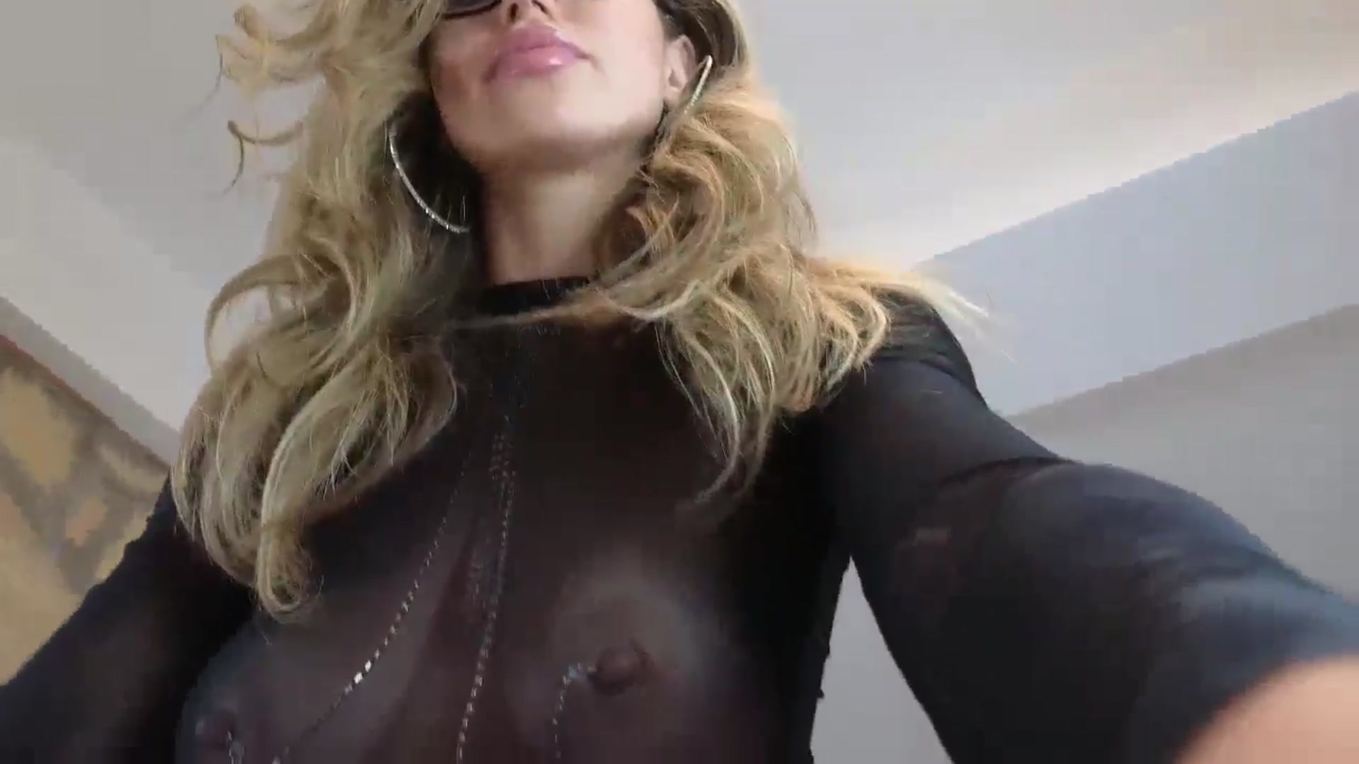 Gallery image thumbnail from AnnasCloset's myfreecams stream on, 06/10/2024, 24:52 image 4 of 20