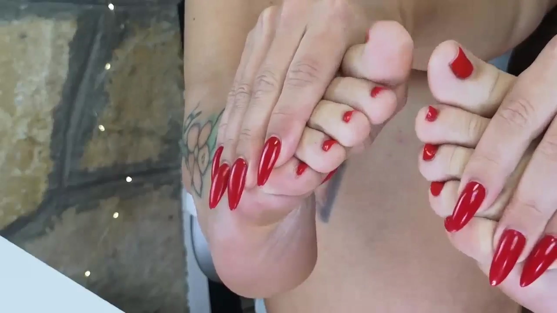 Gallery image thumbnail from AnnasCloset's myfreecams stream on, 06/21/2024, 01:08 image 14 of 20