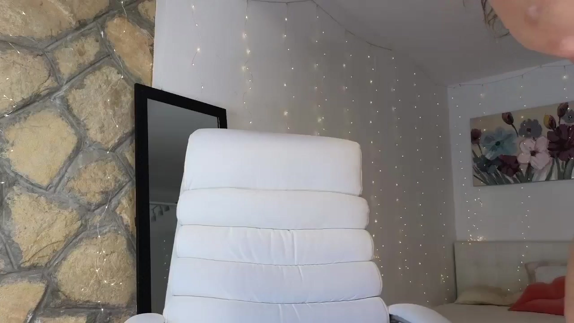 Gallery image thumbnail from AnnasCloset's myfreecams stream on, 06/26/2024, 05:02 image 15 of 20