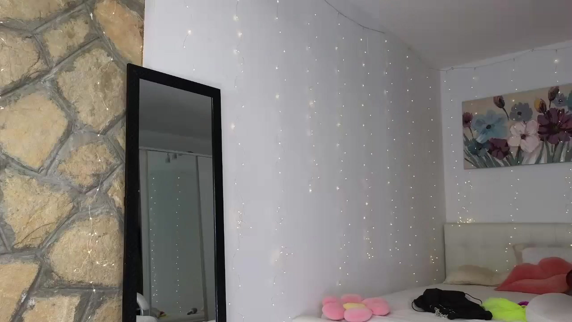 Gallery image thumbnail from AnnasCloset's myfreecams stream on, 06/28/2024, 03:50 image 18 of 20