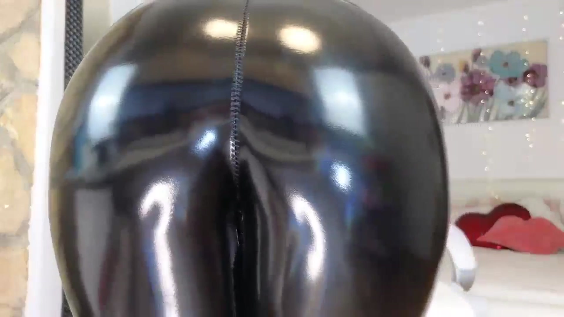 Gallery image thumbnail from AnnasCloset's myfreecams stream on, 06/30/2024, 23:20 image 9 of 20