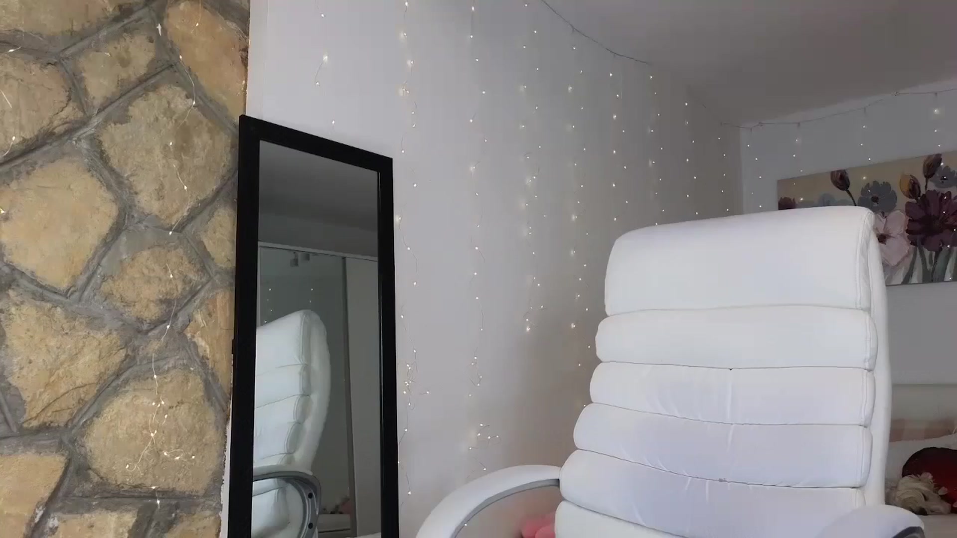 Gallery image thumbnail from AnnasCloset's myfreecams stream on, 07/03/2024, 04:03 image 16 of 20