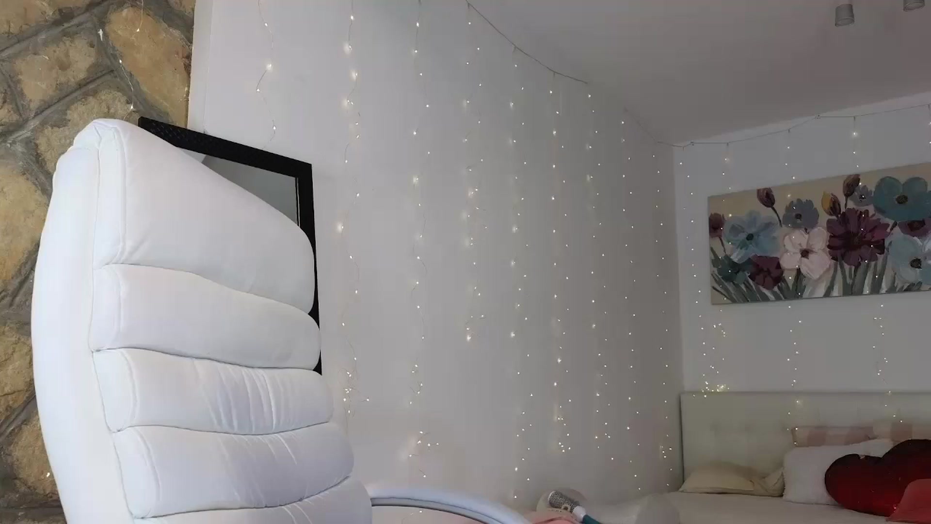 Gallery image thumbnail from AnnasCloset's myfreecams stream on, 07/05/2024, 02:03 image 13 of 20