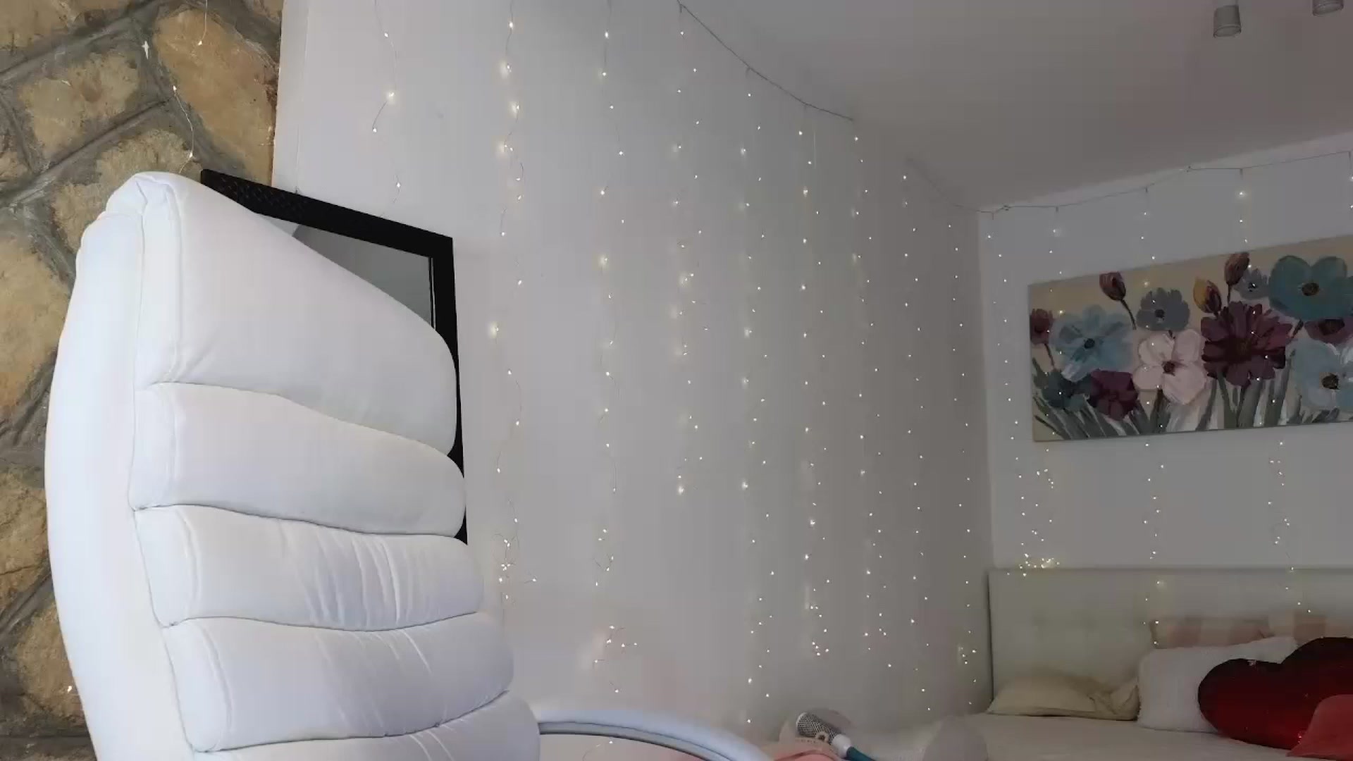 Gallery image thumbnail from AnnasCloset's myfreecams stream on, 07/05/2024, 02:03 image 14 of 20