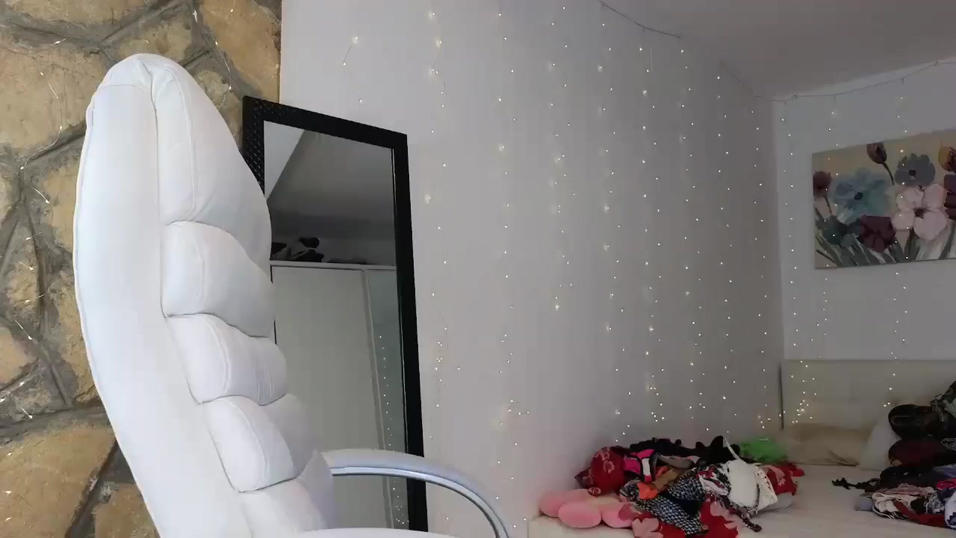Gallery image thumbnail from AnnasCloset's myfreecams stream on, 07/09/2024, 01:49 image 16 of 20