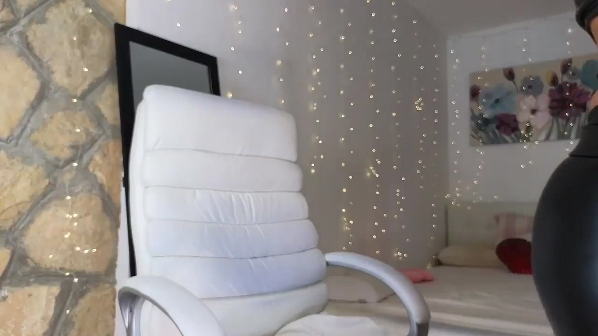 Gallery image thumbnail from AnnasCloset's myfreecams stream on, 09/01/2024, 23:18 image 11 of 20