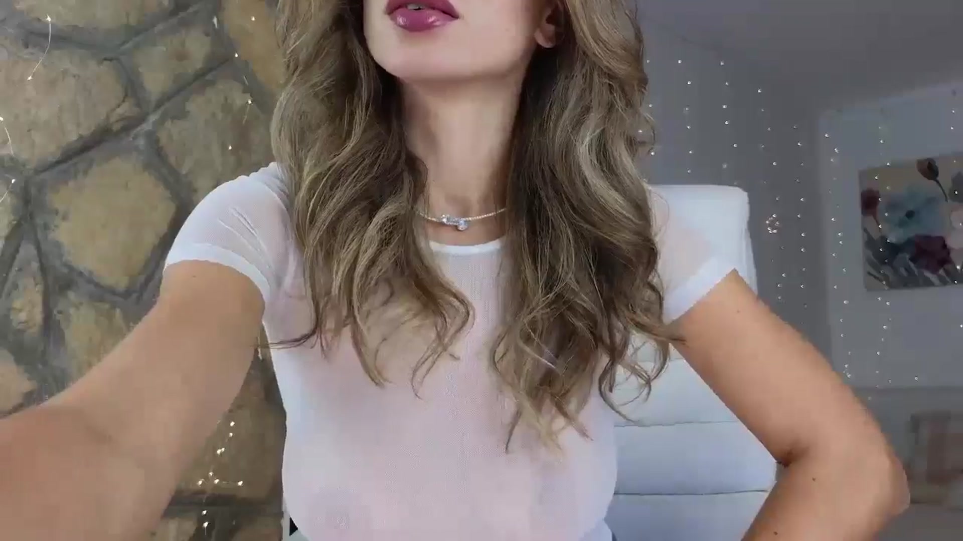 Gallery image thumbnail from AnnasCloset's myfreecams stream on, 10/04/2024, 24:16 image 15 of 20