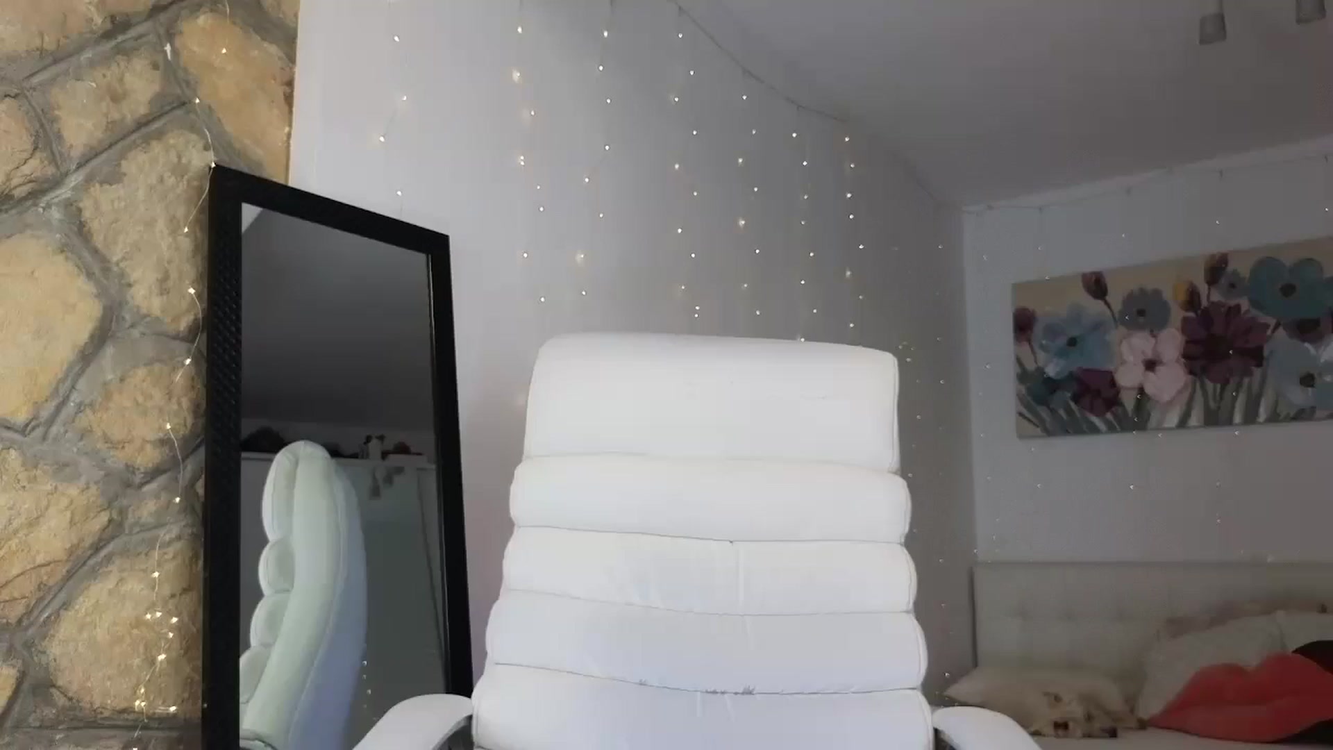 Gallery image thumbnail from AnnasCloset's myfreecams stream on, 12/15/2024, 01:29 image 8 of 20