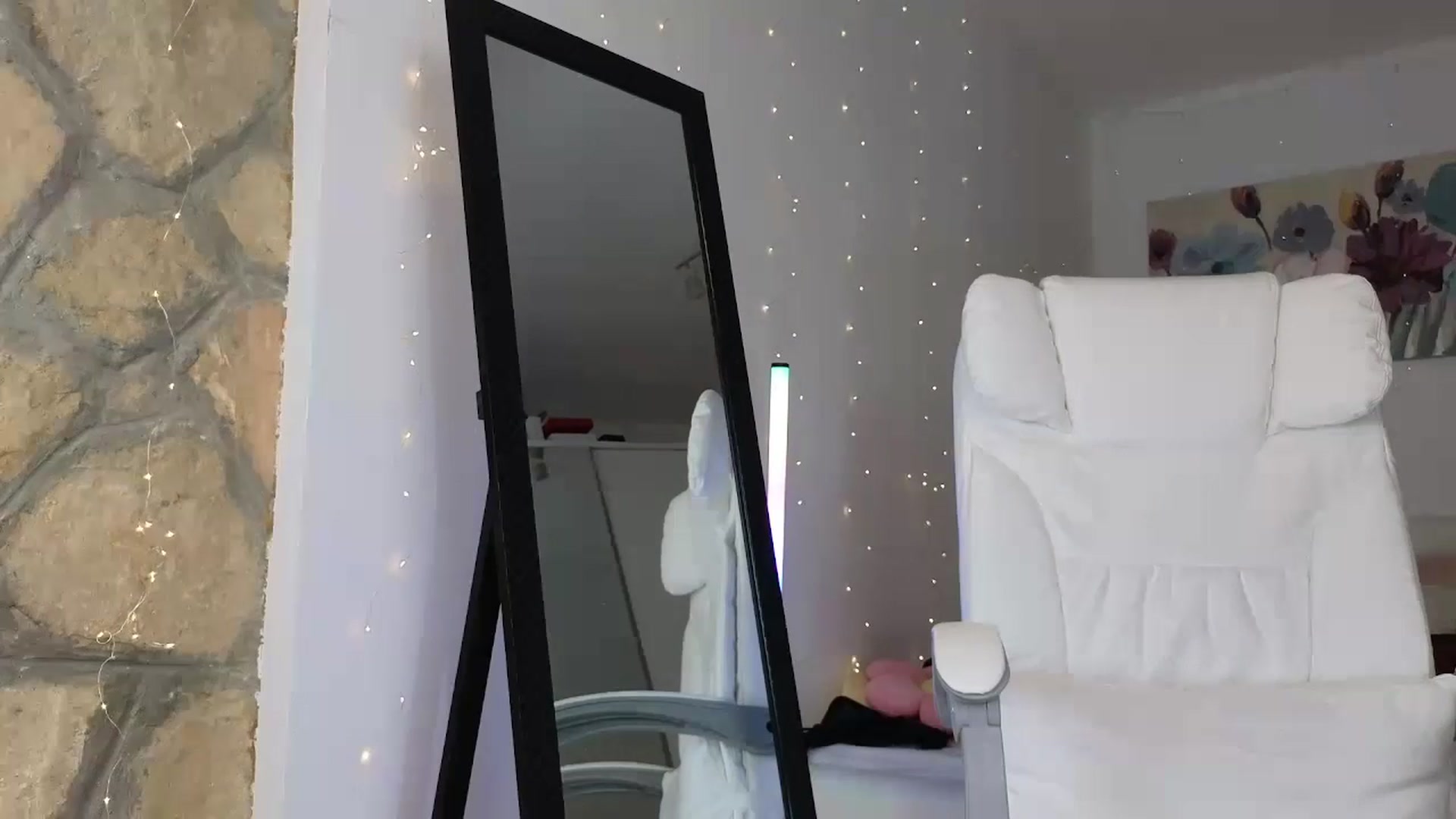 Gallery image thumbnail from AnnasCloset's myfreecams stream on, 12/26/2024, 01:15 image 7 of 20