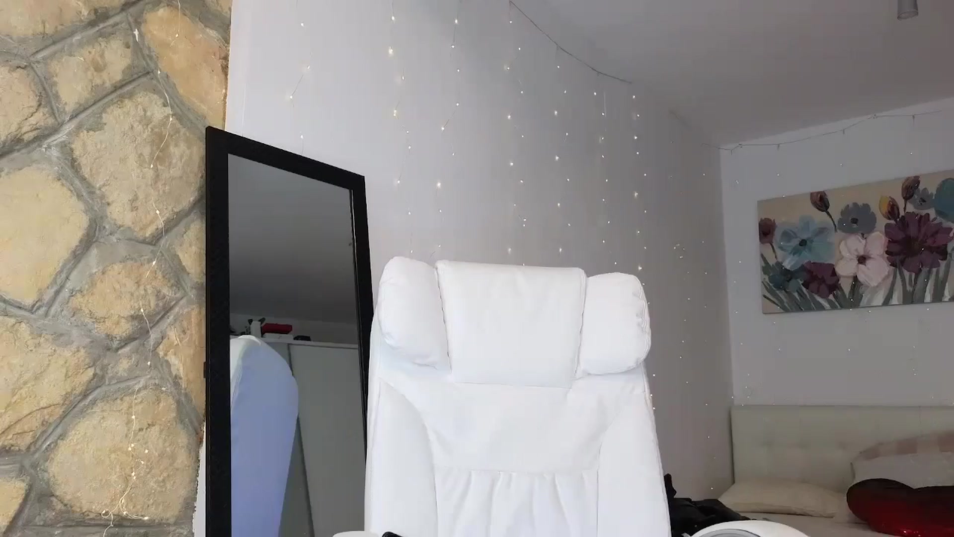 Gallery image thumbnail from AnnasCloset's myfreecams stream on, 12/26/2024, 03:03 image 14 of 20
