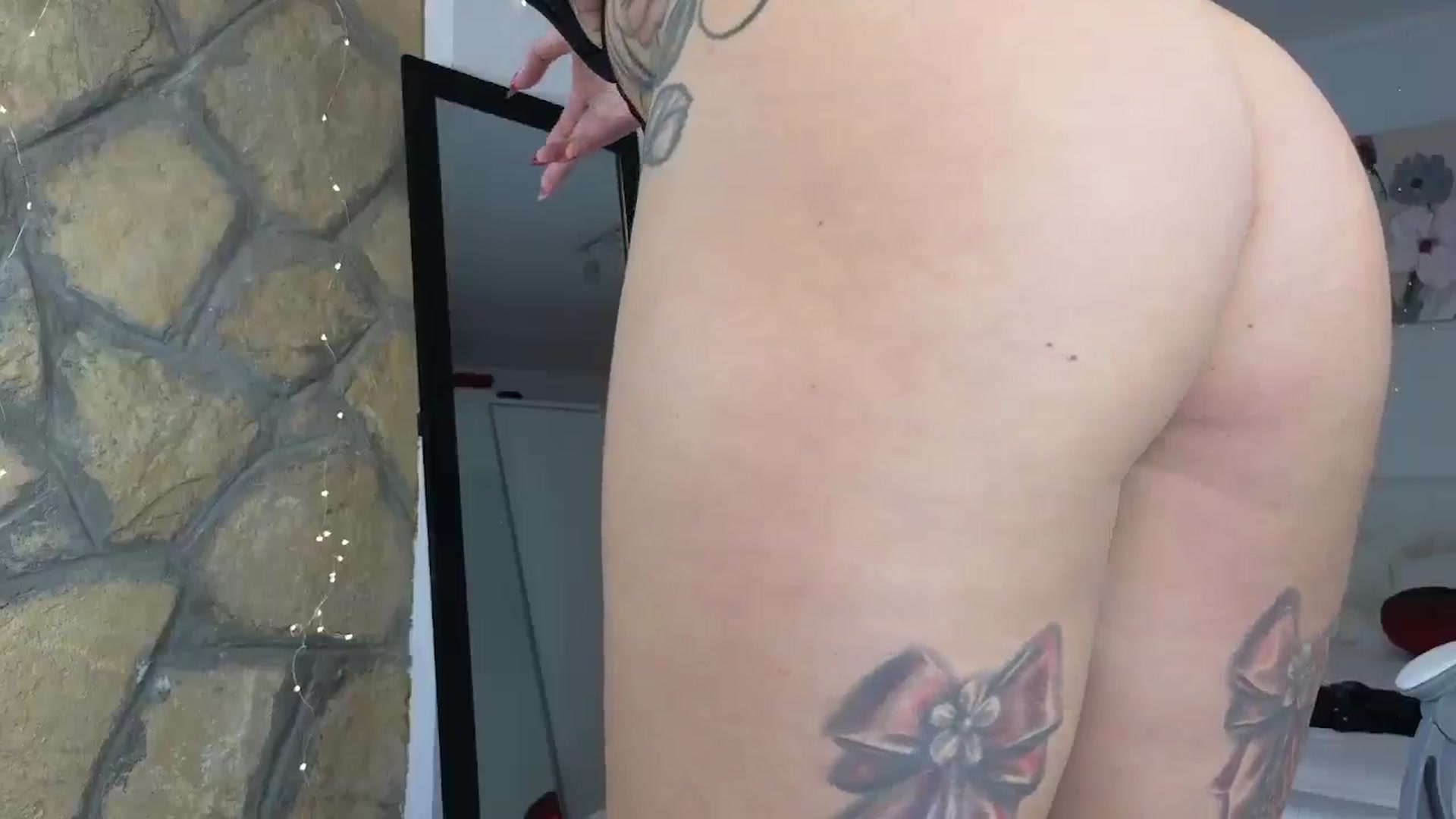 Gallery image thumbnail from AnnasCloset's myfreecams stream on, 12/26/2024, 05:21 image 18 of 20