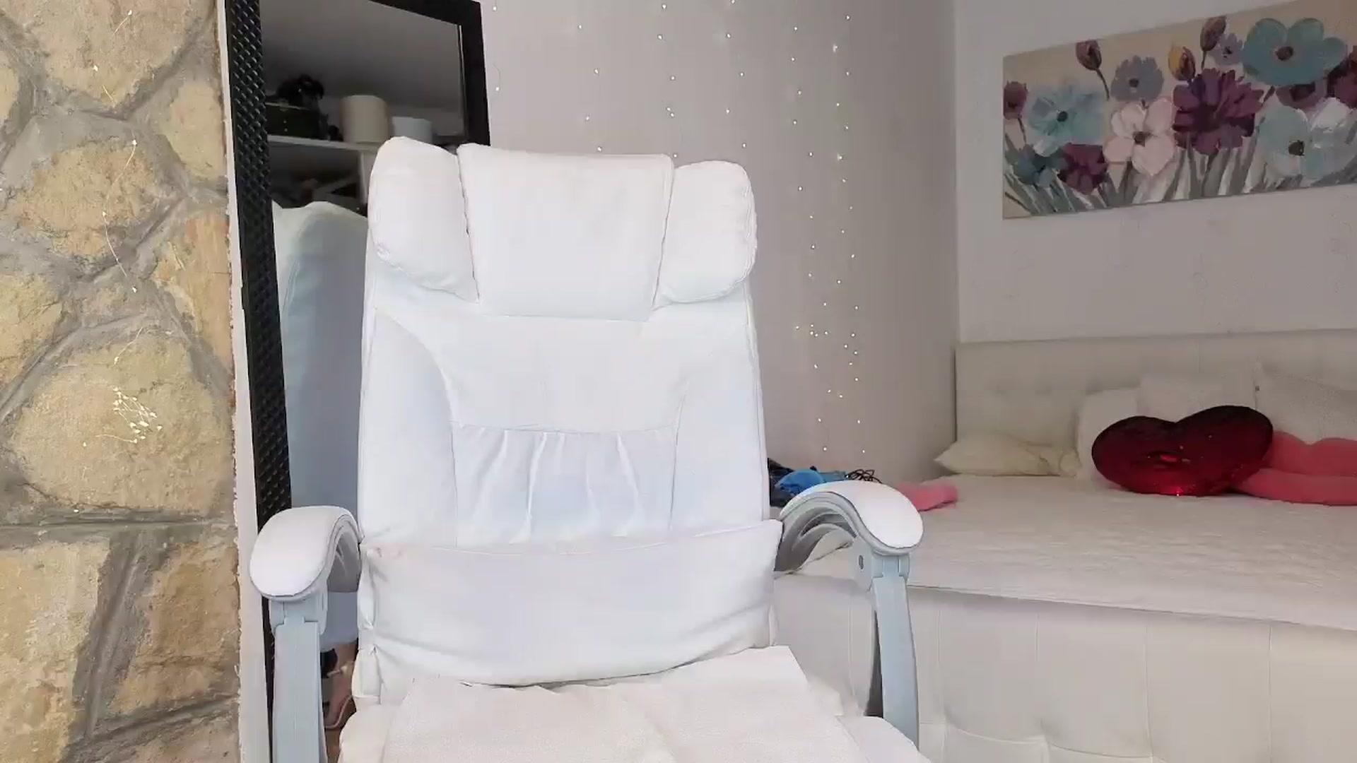 Gallery image thumbnail from AnnasCloset's myfreecams stream on, 04/20/2025, 20:59 image 20 of 20