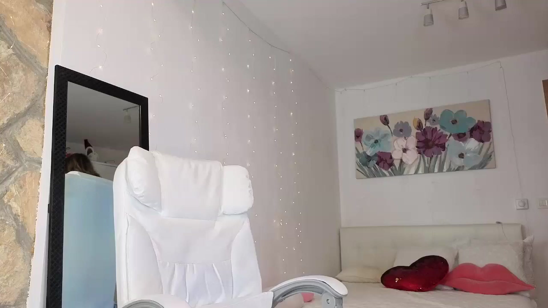 Gallery image thumbnail from AnnasCloset's myfreecams stream on, 05/12/2025, 24:00 image 18 of 20