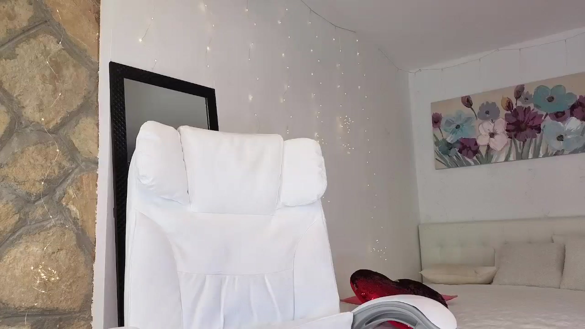 Gallery image thumbnail from AnnasCloset's myfreecams stream on, 08/24/2025, 01:28 image 6 of 20