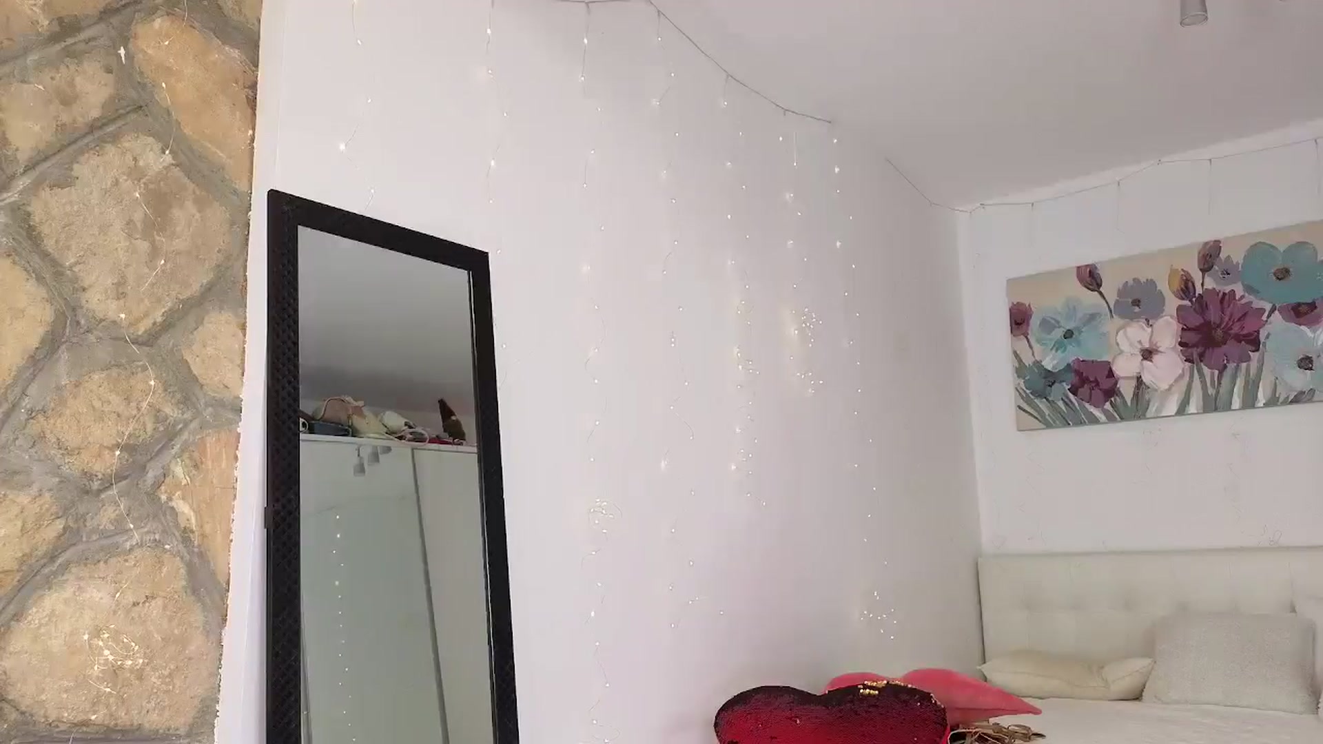 Gallery image thumbnail from AnnasCloset's myfreecams stream on, 09/09/2025, 01:29 image 13 of 20