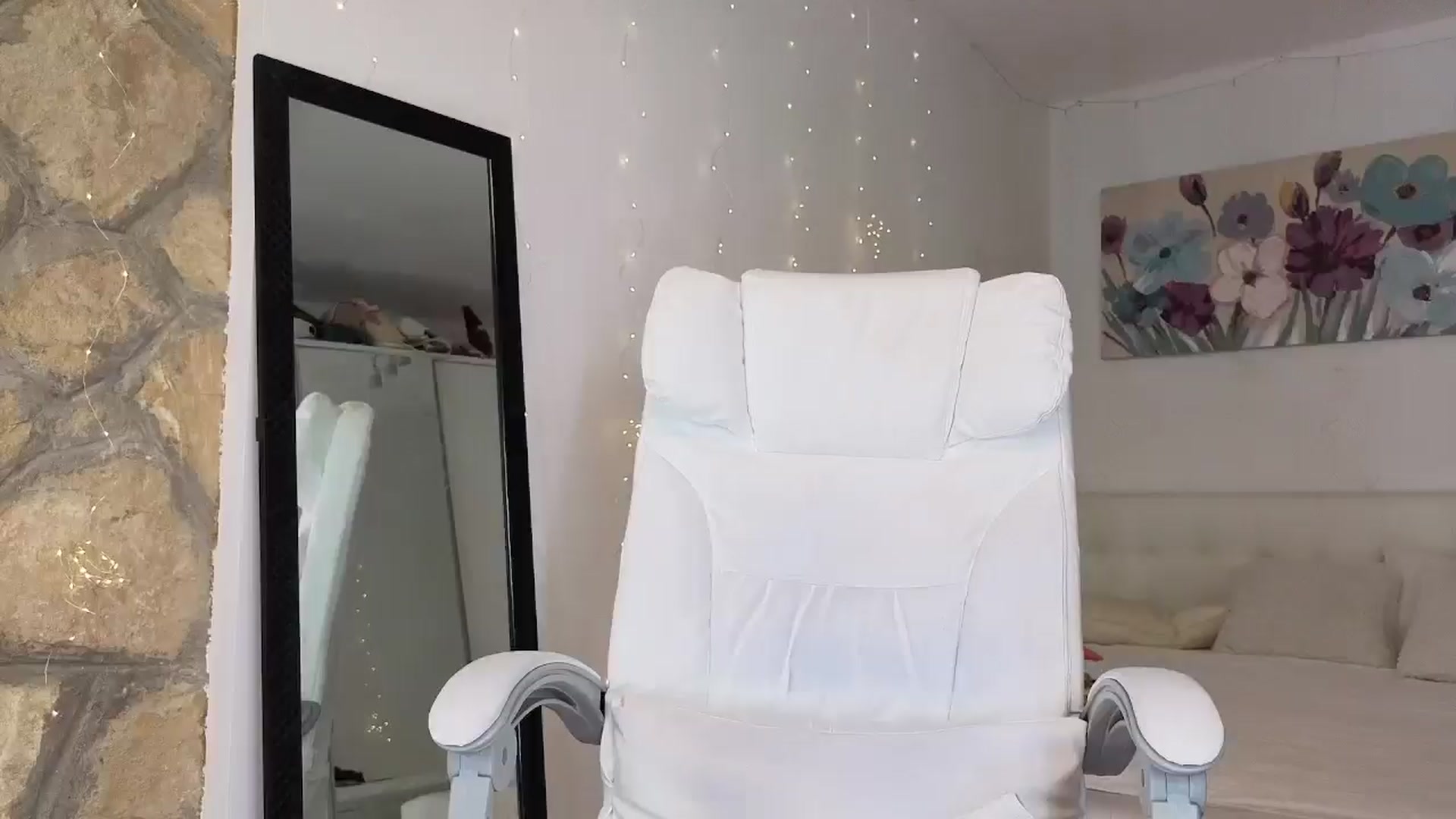 Gallery image thumbnail from AnnasCloset's myfreecams stream on, 09/09/2025, 01:29 image 7 of 20