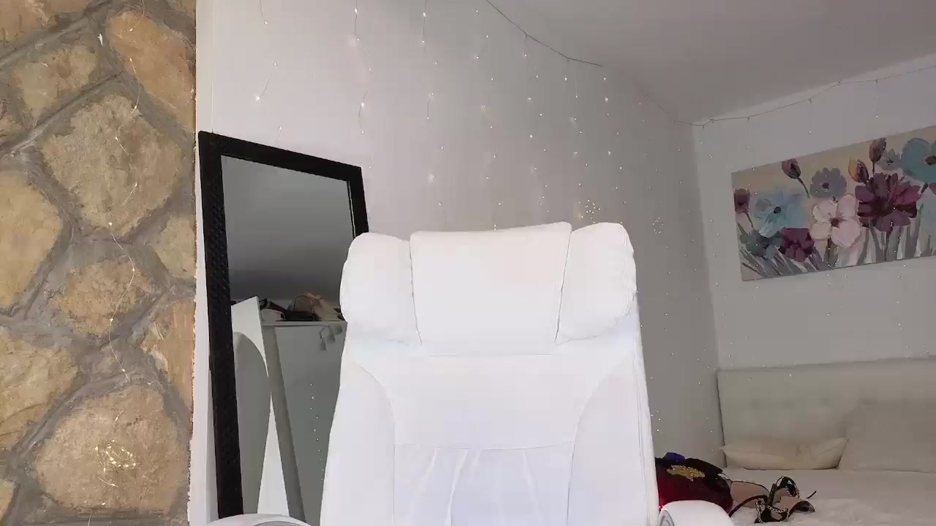 Gallery image thumbnail from AnnasCloset's myfreecams stream on, 09/11/2025, 01:36 image 2 of 20