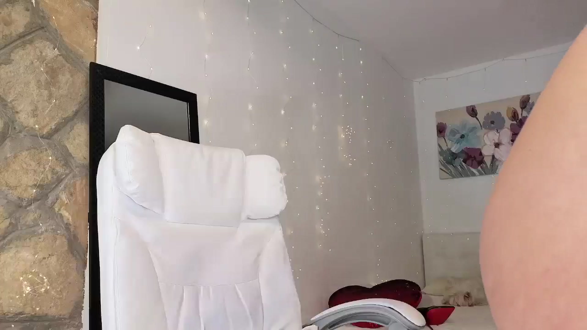 Gallery image thumbnail from AnnasCloset's myfreecams stream on, 11/10/2025, 01:30 image 5 of 20