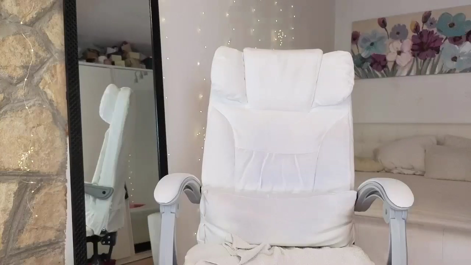 Gallery image thumbnail from AnnasCloset's myfreecams stream on, 12/23/2025, 24:56 image 3 of 20
