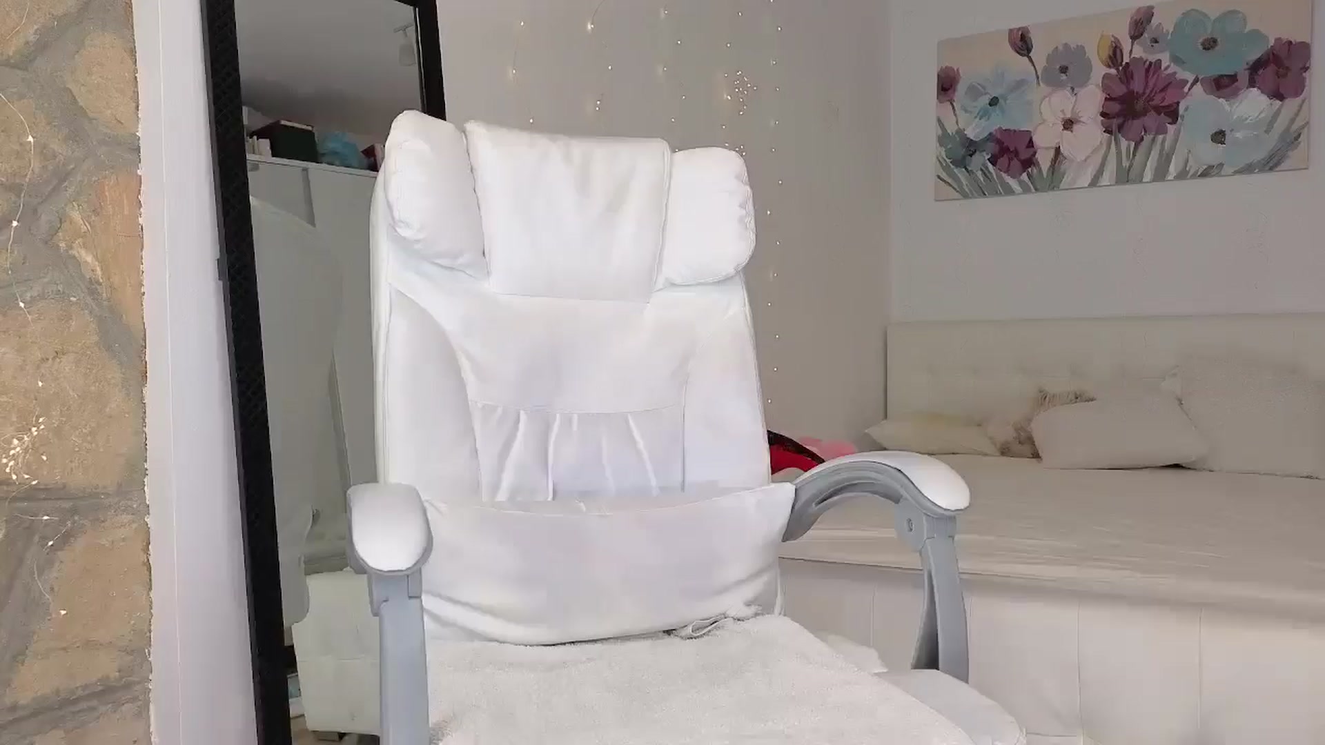 Gallery image thumbnail from AnnasCloset's myfreecams stream on, 01/02/2026, 02:25 image 17 of 20