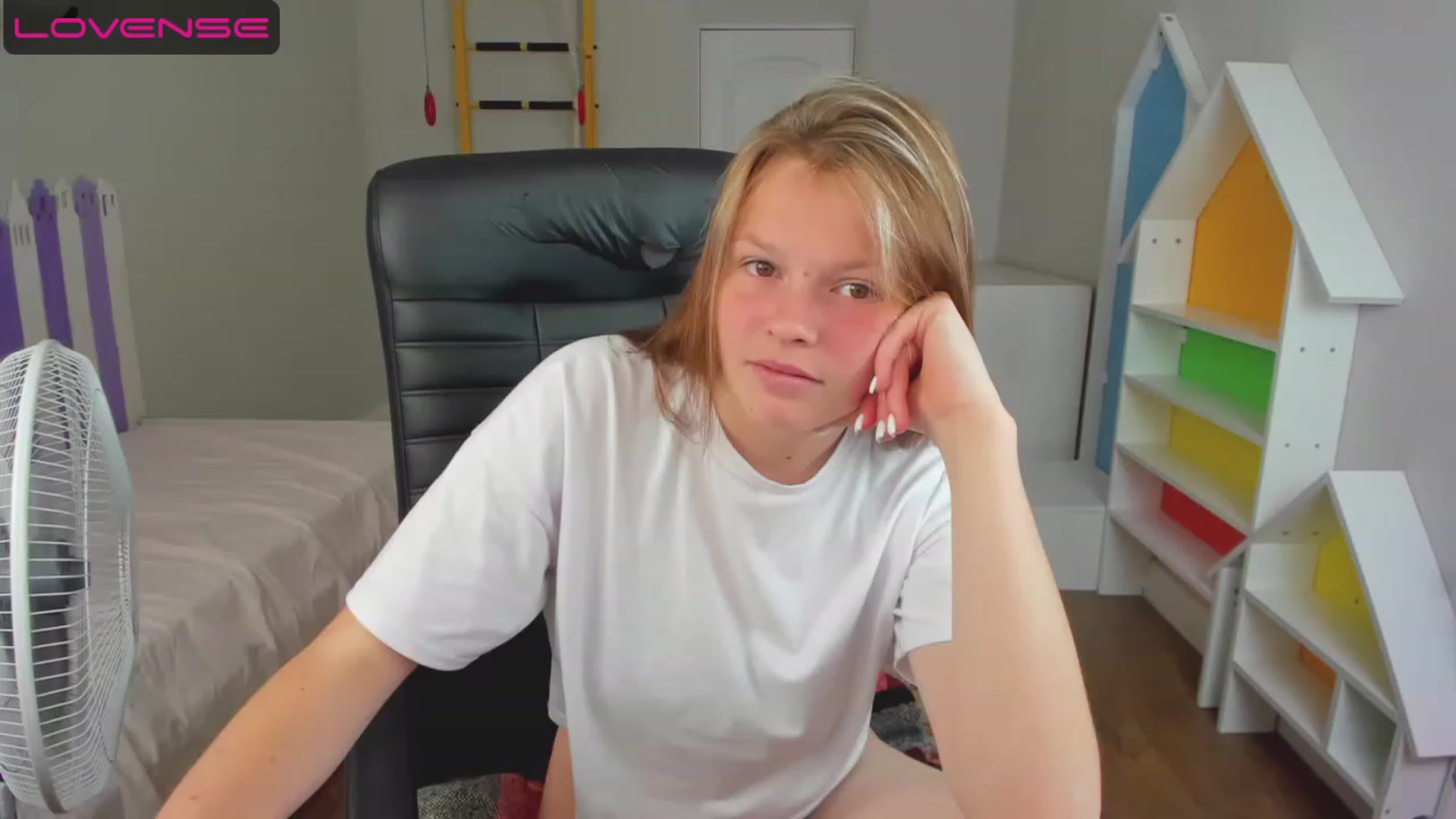 Gallery image thumbnail from Annasteel's myfreecams stream on, 06/19/2023, 08:42 image 6 of 20