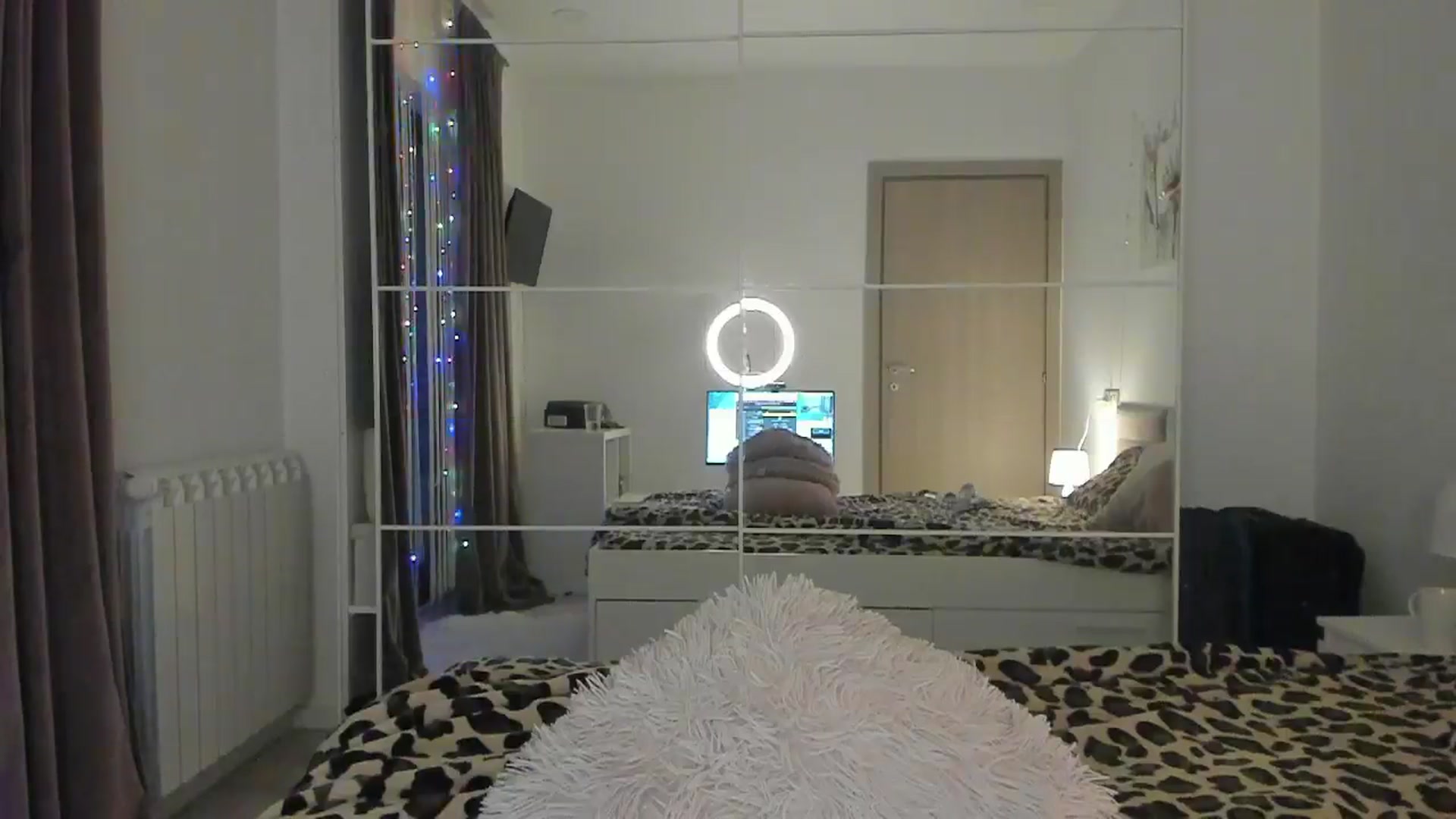 Gallery image thumbnail from AnnaxLuv's myfreecams stream on, 02/02/2025, 22:20 image 18 of 20