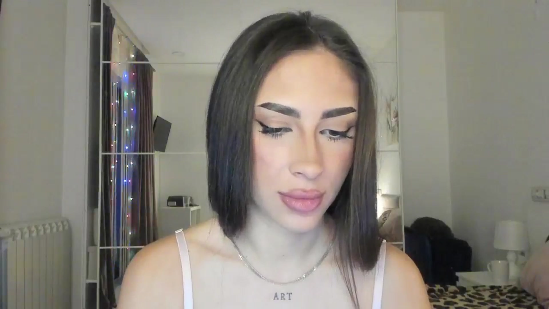 Gallery image thumbnail from AnnaxLuv's myfreecams stream on, 02/02/2025, 22:20 image 14 of 20